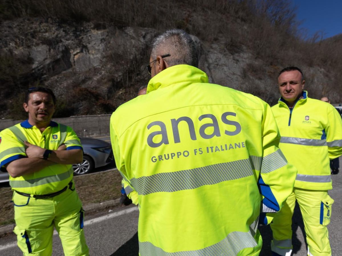 La “Grande Frana” blocca l’Adriatica: l’Italia si spezza a Petacciato