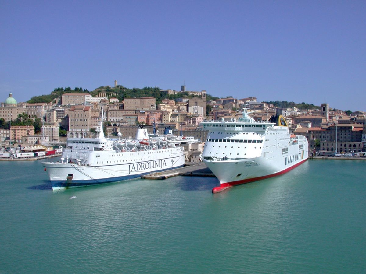 Porto di Ancona, FMG ripristina il collegamento ferroviario nel magazzino di FMG Logistics