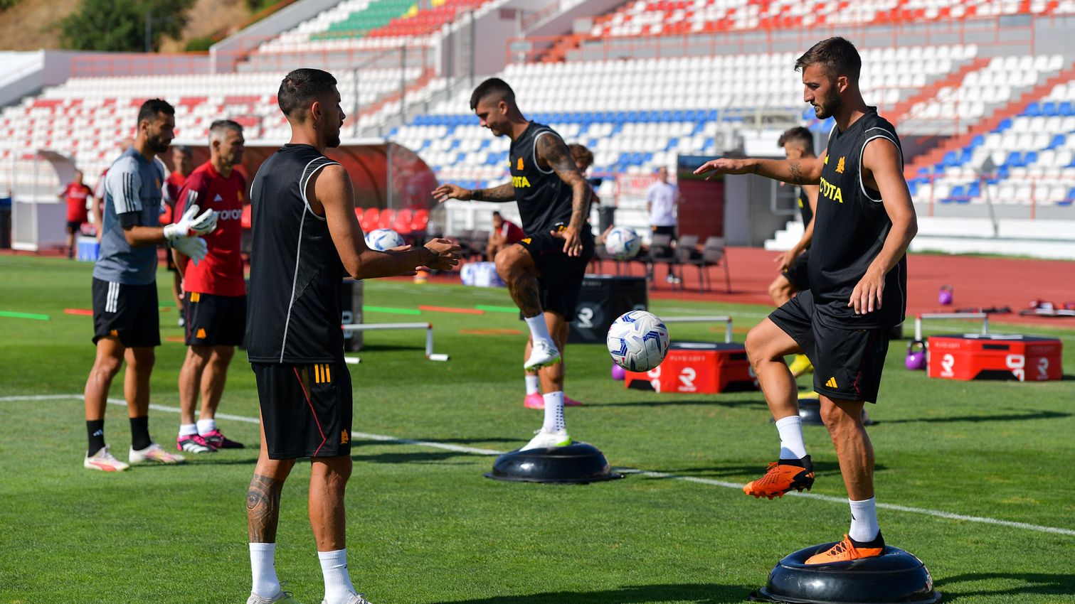 A campanha fora de casa da Roma portuguesa continua, entre treinos e momentos de descontração A campanha fora de casa da Roma portuguesa continua, entre treinos e momentos de descontração