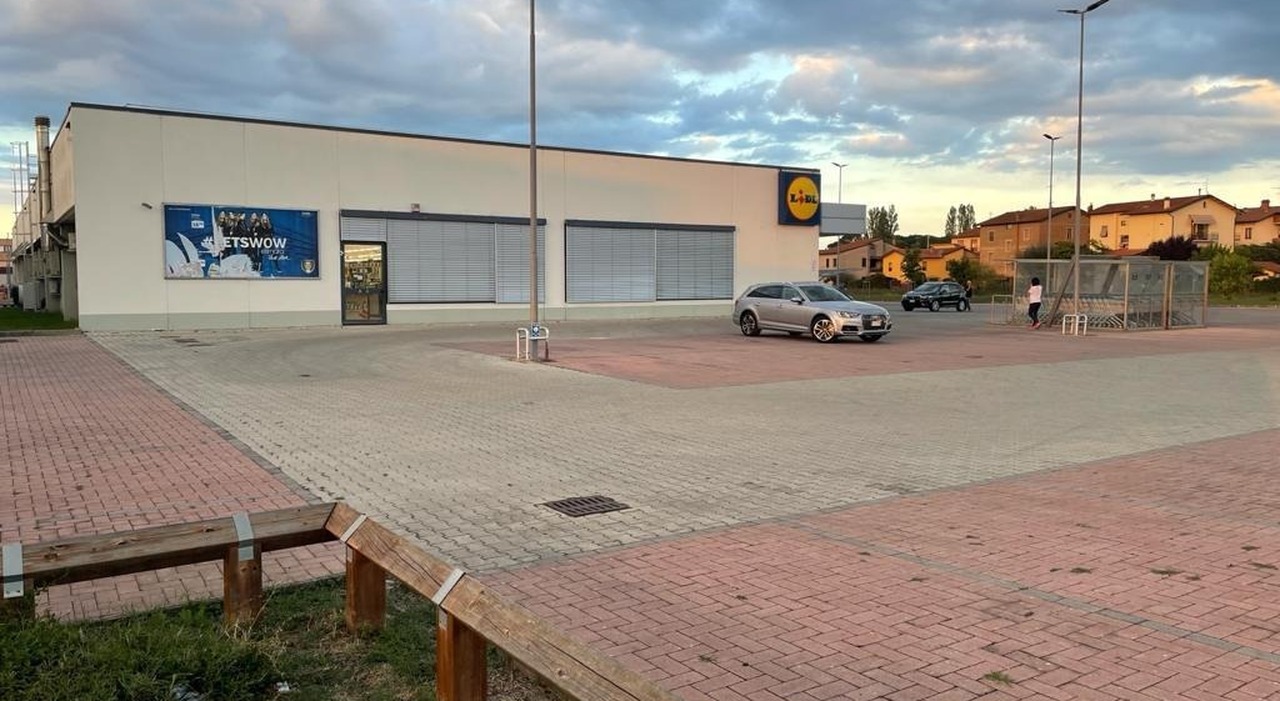 Citta Della Pieve Pg Bambino Muore In Un Supermercato Fermata La Madre