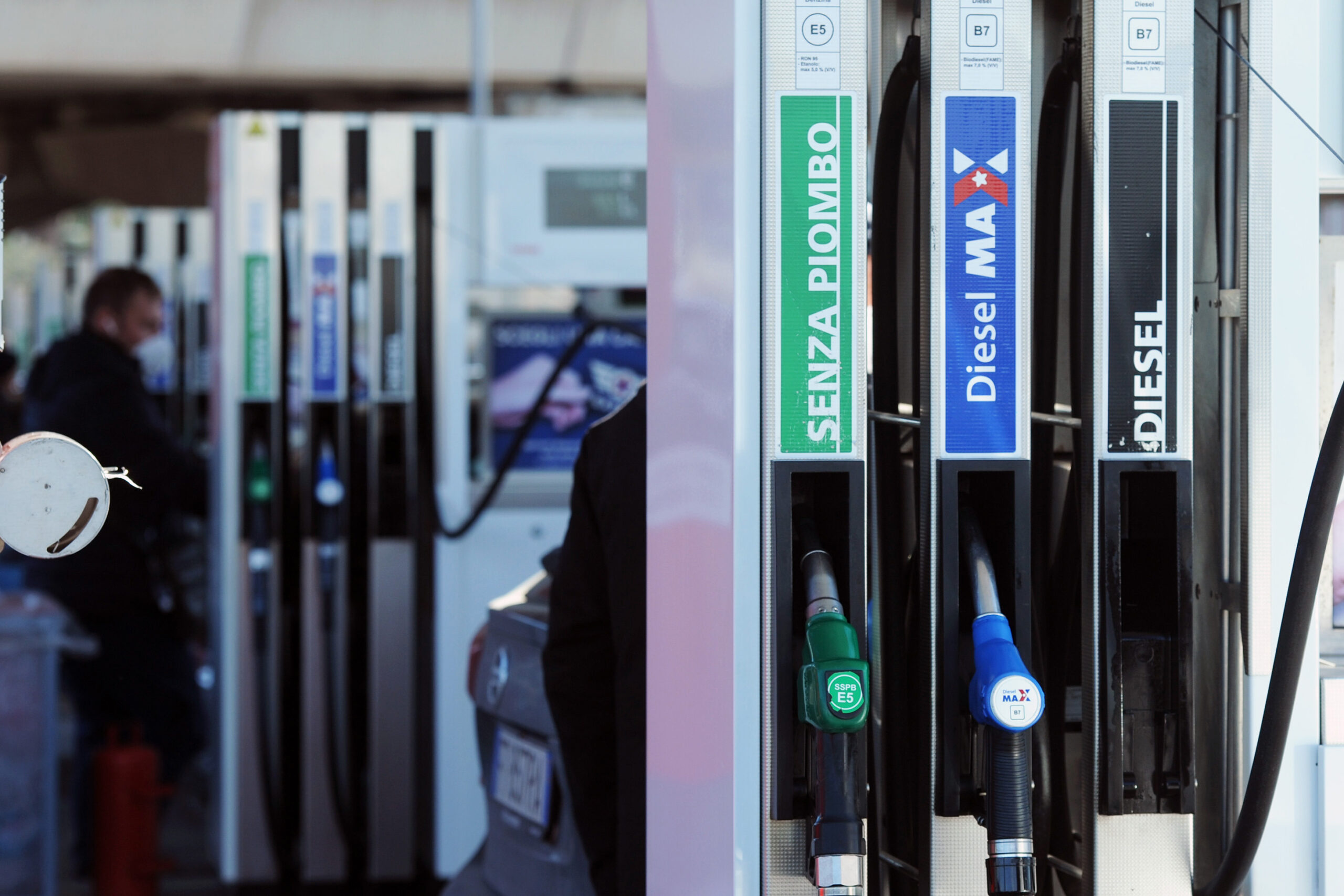 Crisi energetica, il governo proroga il taglio delle accise ma cambia le regole