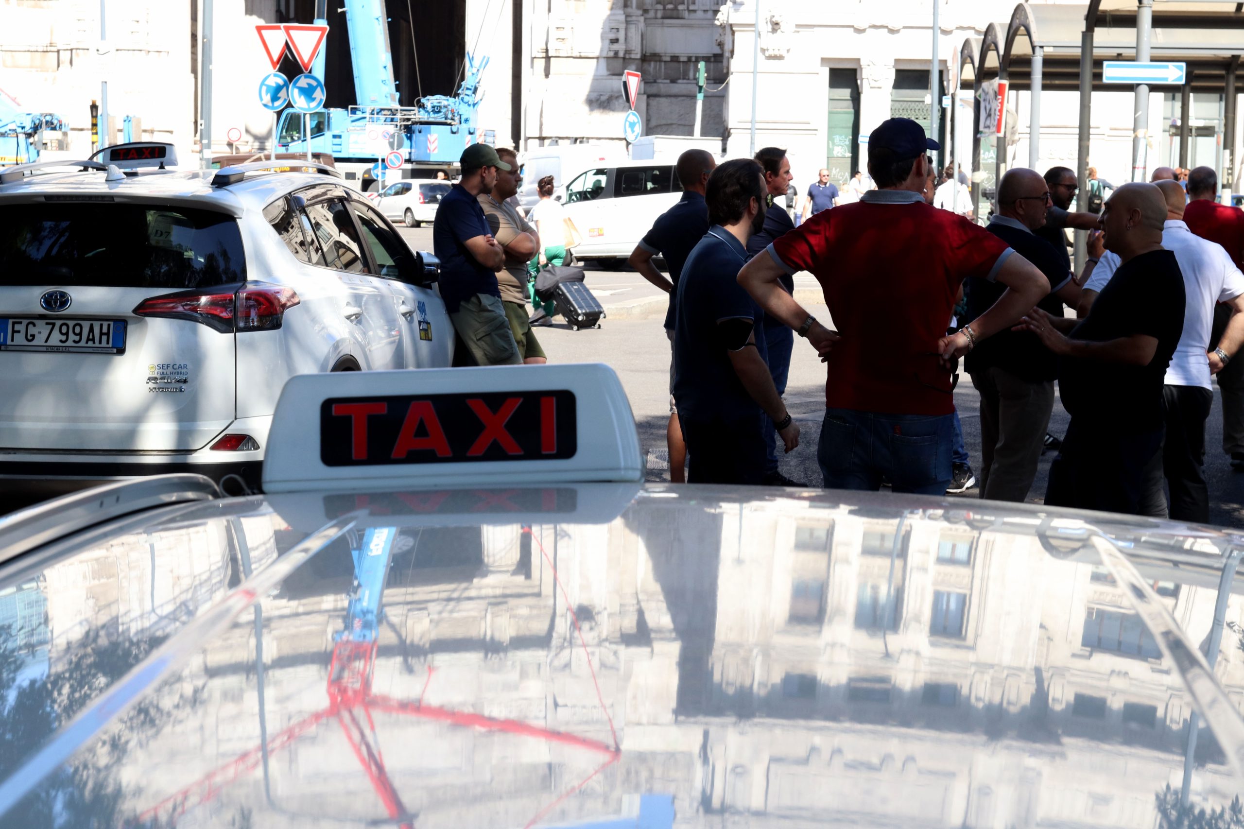 La Regione Lombardia stanzia oltre 2 milioni di euro per rinnovo taxi a basso impatto ambientale