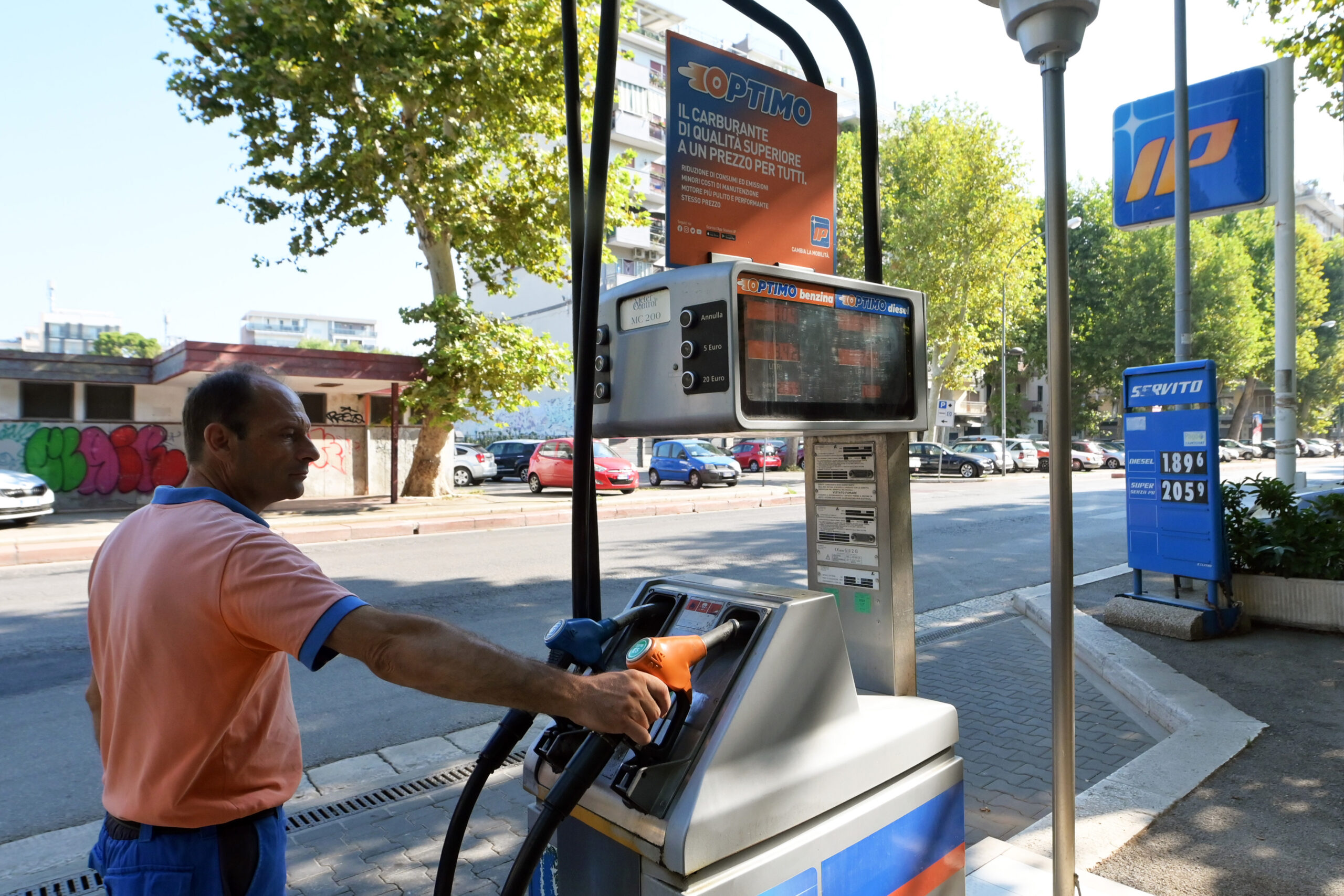 Bollette, benzina e carrello: l’estate più cara degli ultimi anni