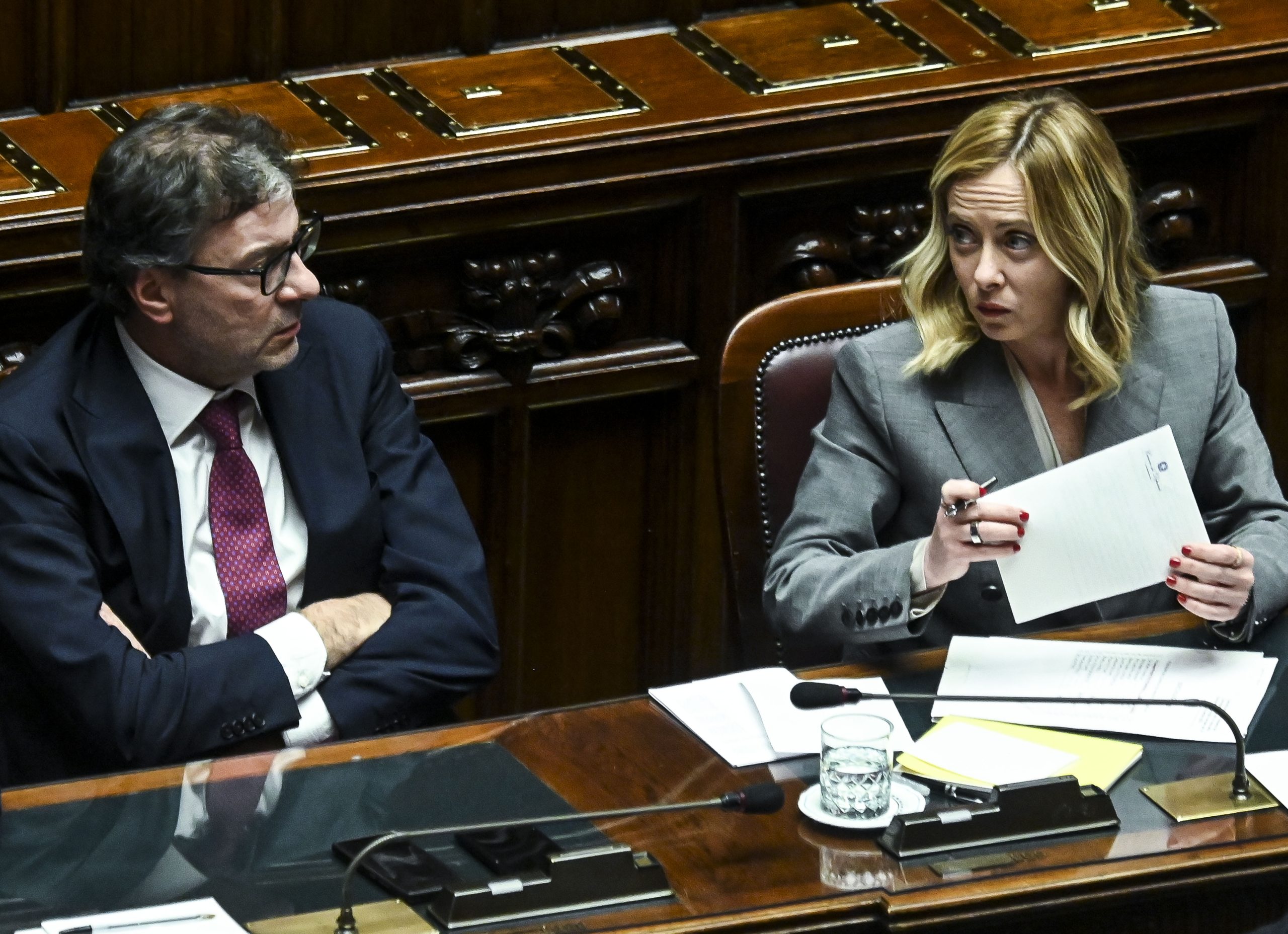 Caro benzina, il Governo al lavoro: colloquio Meloni-Giorgetti