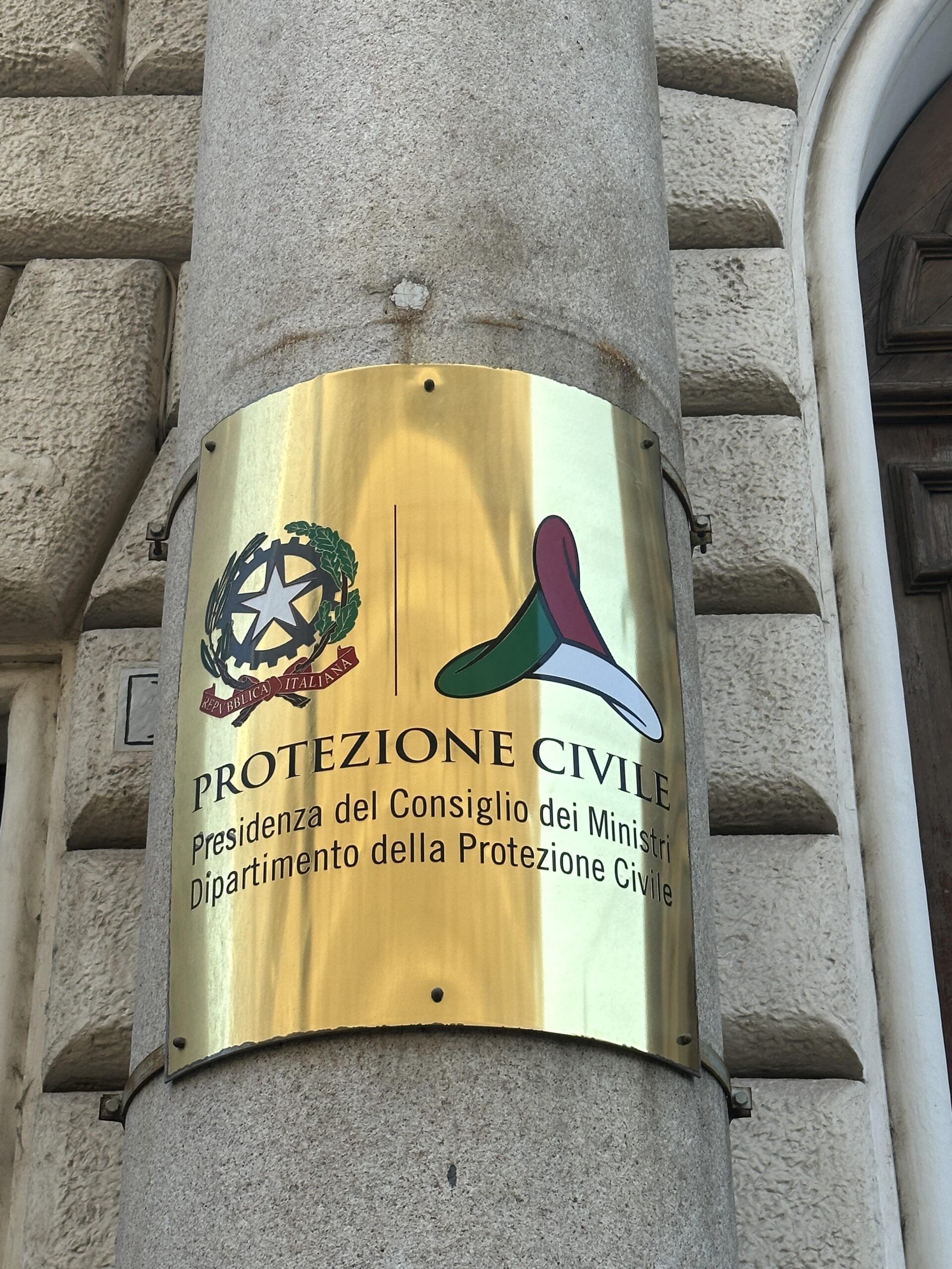 Terremoto Venezuela, Italia mobilita soccorsi: partono team avanzato e aerei dell’Aeronautica