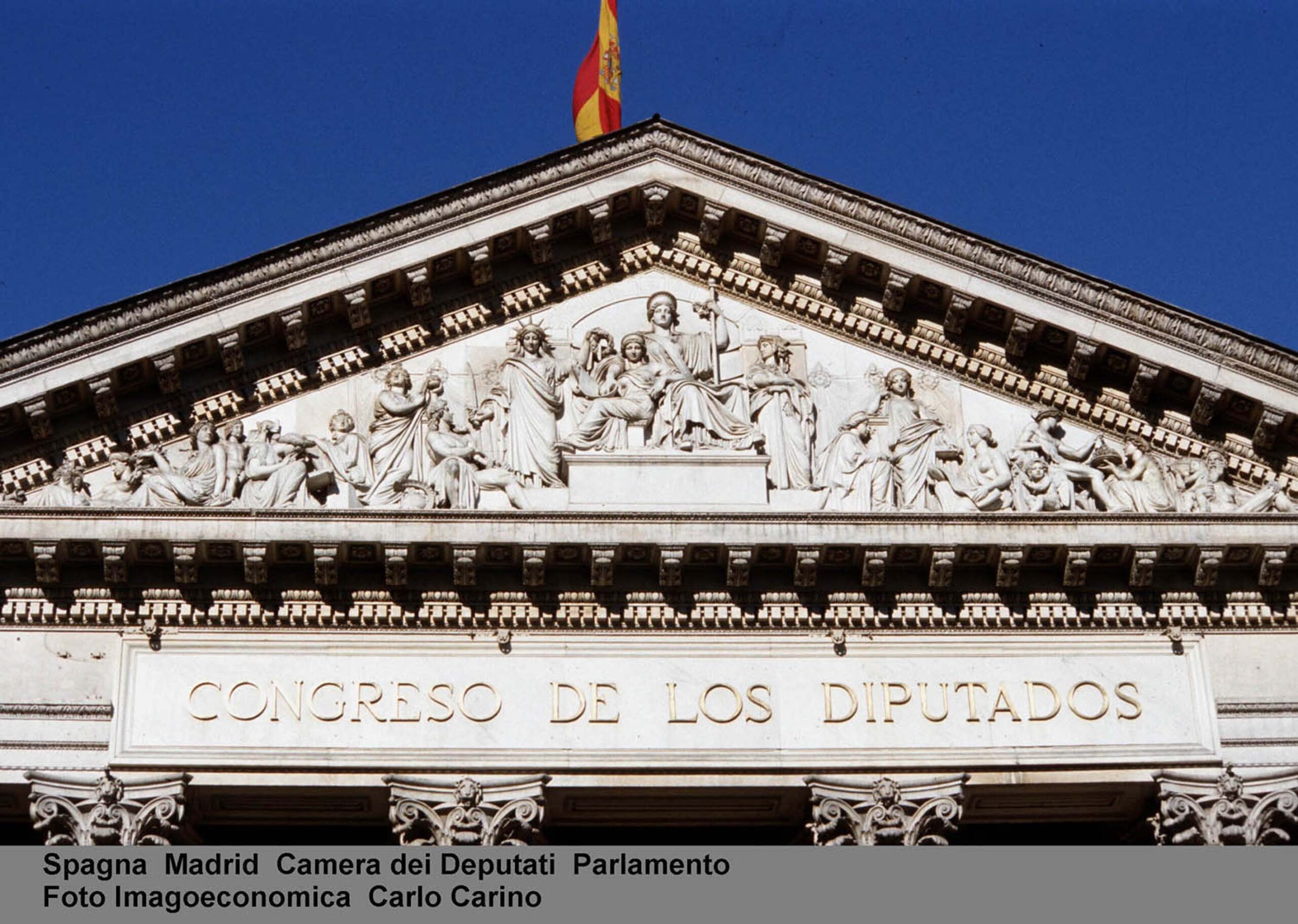 Sfrattata a 87 anni, Maricarmen accende la Spagna. E Sánchez si gioca i decreti sulla casa