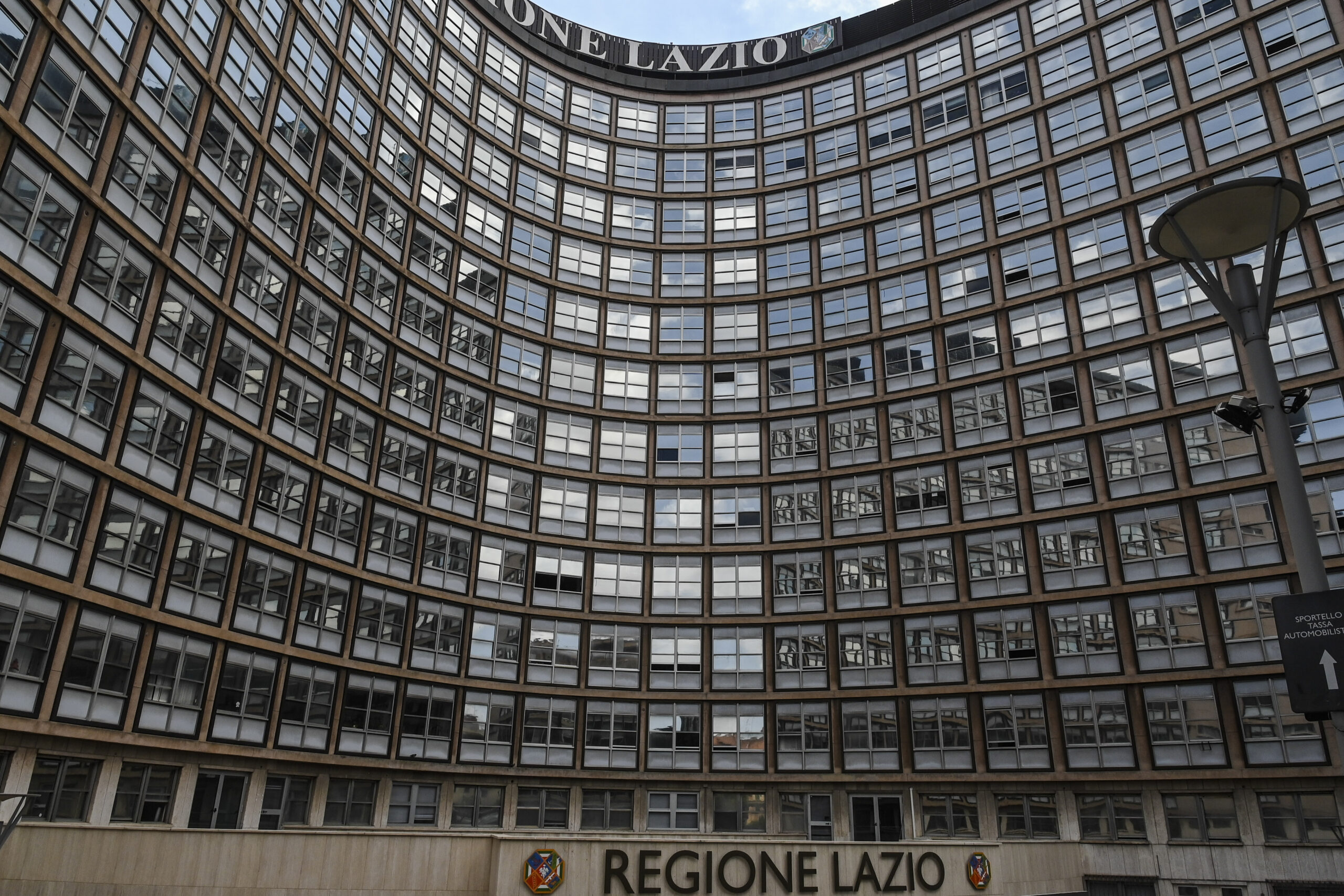 Regione Lazio, 27 milioni a fondo perduto per strade, scuole e piazze dei piccoli comuni