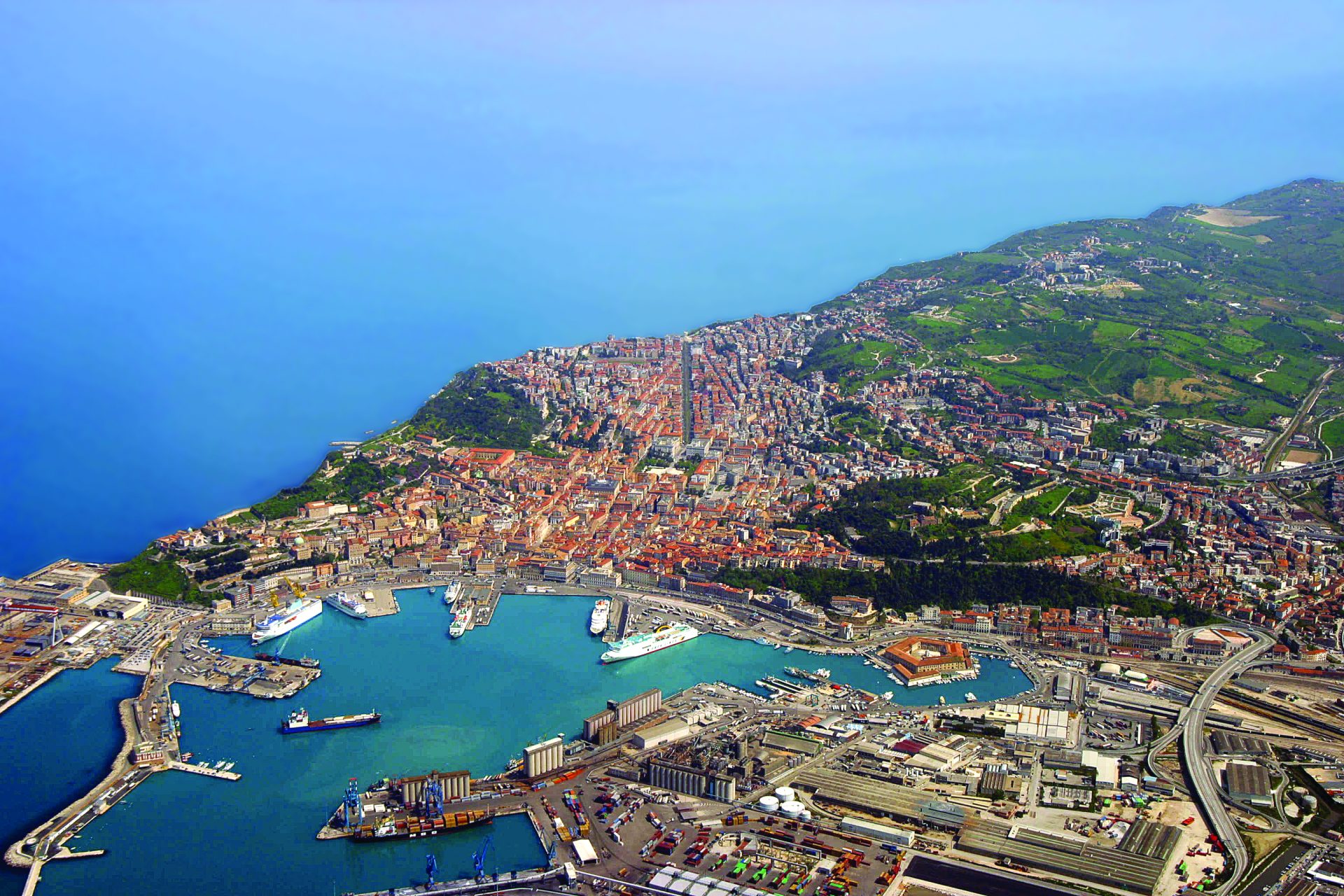 Porto di Ancona: al via la rinascita dell’ex Tubimar con il nuovo polo sanitario merci