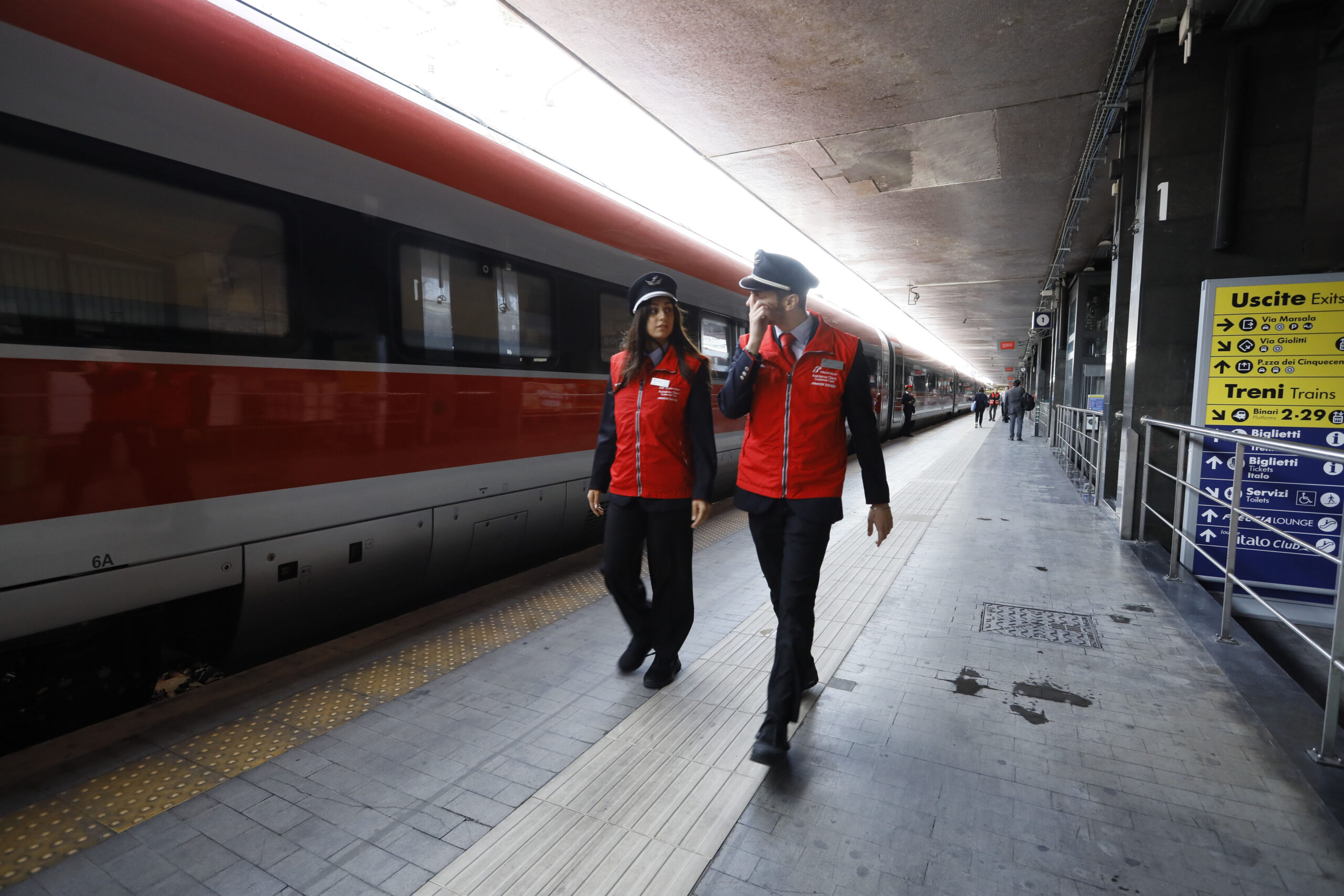 Treni, risolto il guasto sulla linea tirrenica ma ritardi fino a 80 minuti