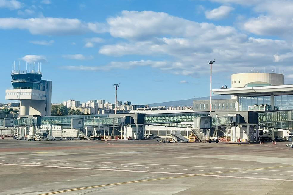 Eruzione Etna, ancora chiuso l’aeroporto di Catania