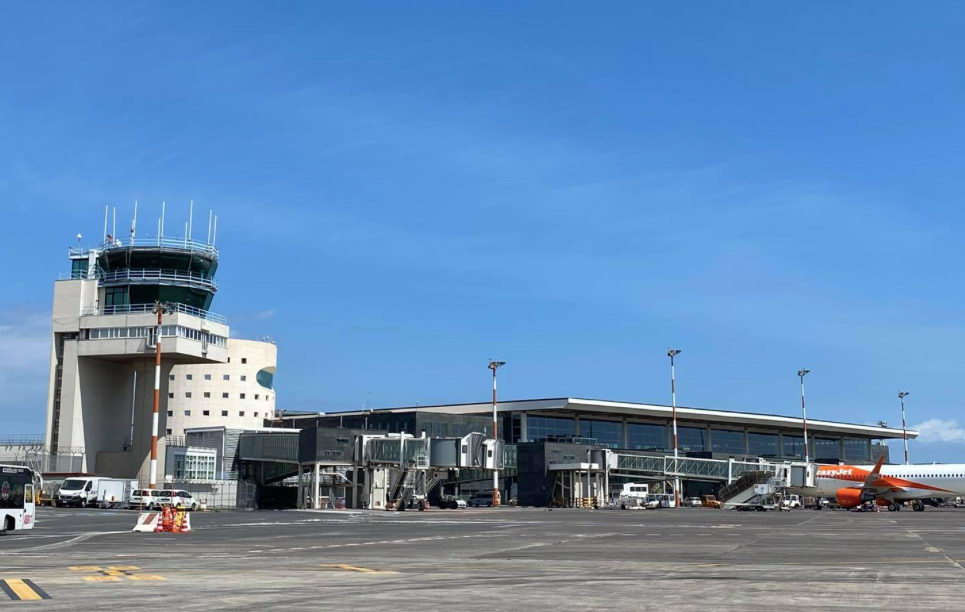 Aeroporto di Catania, prosegue stop voli per eruzione Etna