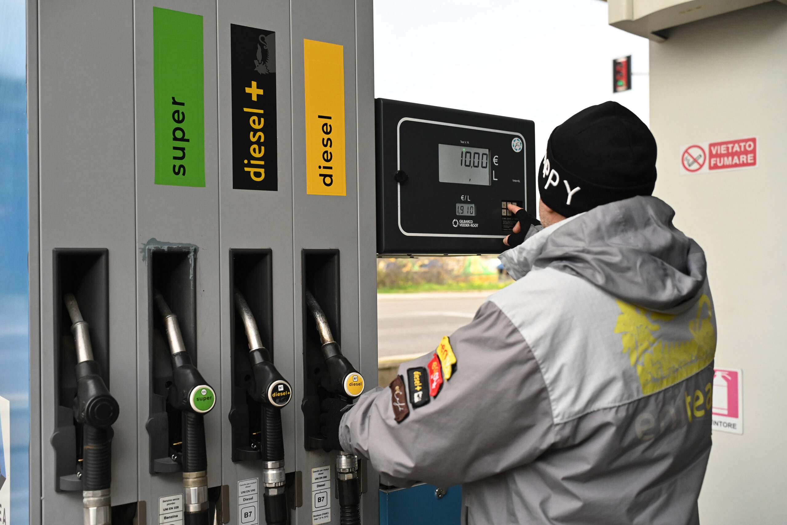 Accise prorogate fino al 30 aprile: i pro e i contro del nuovo decreto carburanti