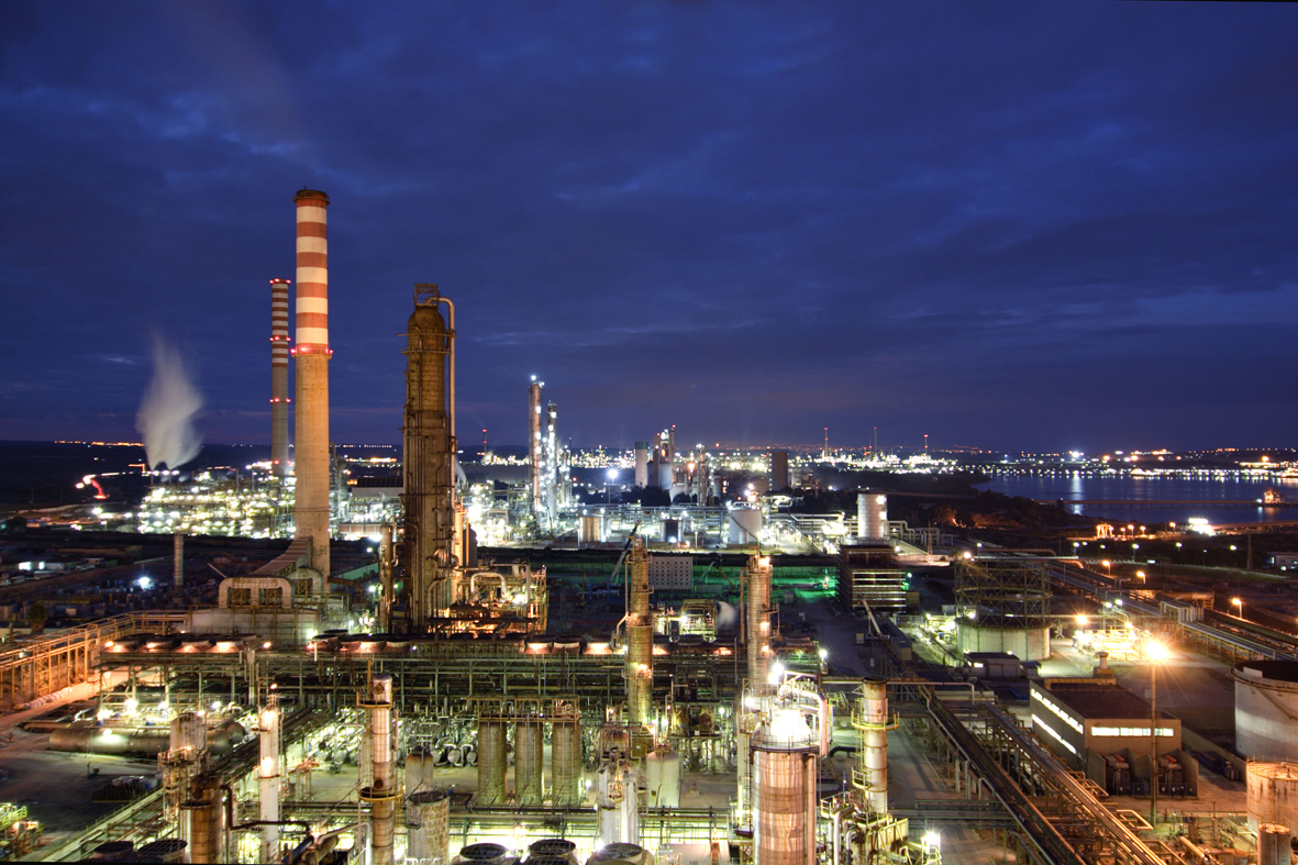 Petrolio, l’industria della raffinazione europea è in crisi