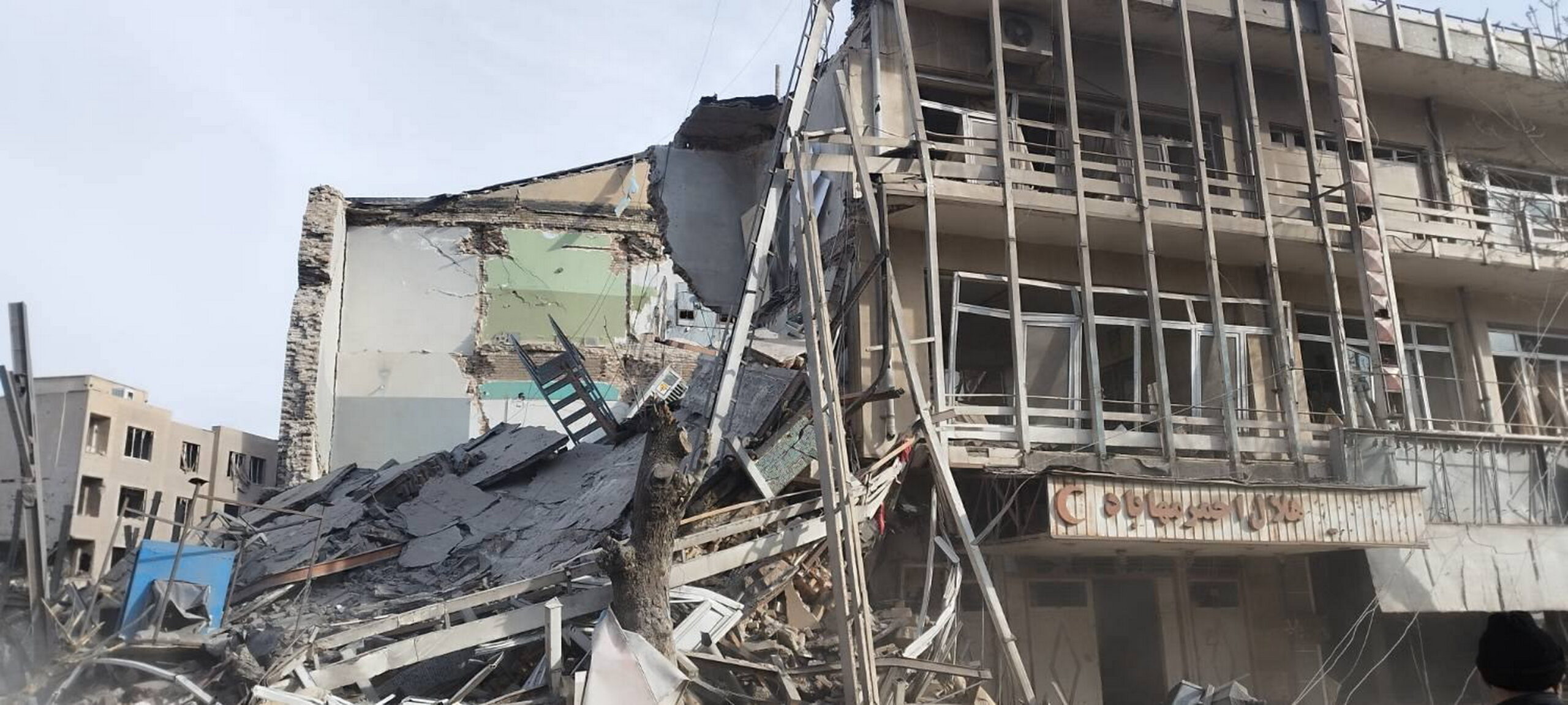 Tregua fragile in Medio Oriente: accordo tra USA e Iran, ma il Libano brucia e Hormuz resta chiuso