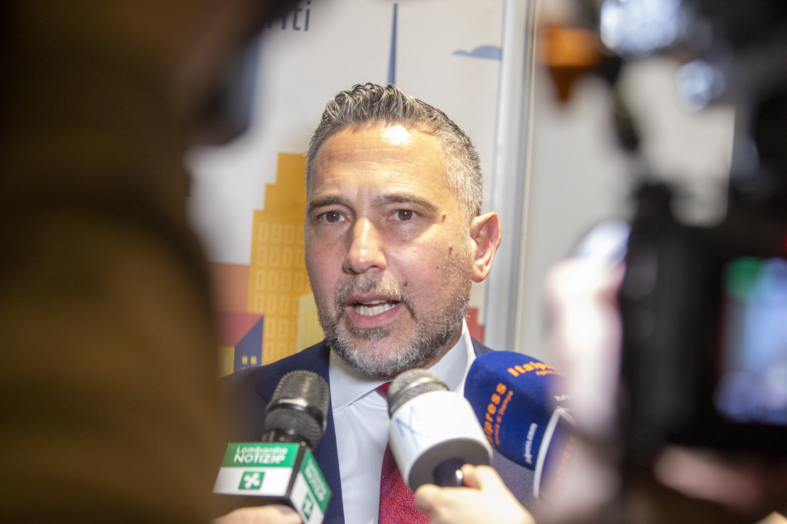 Infrastrutture, Lombardia. Assessore Lucente oggi alla chiusura dei lavori per la posa della fibra ottica