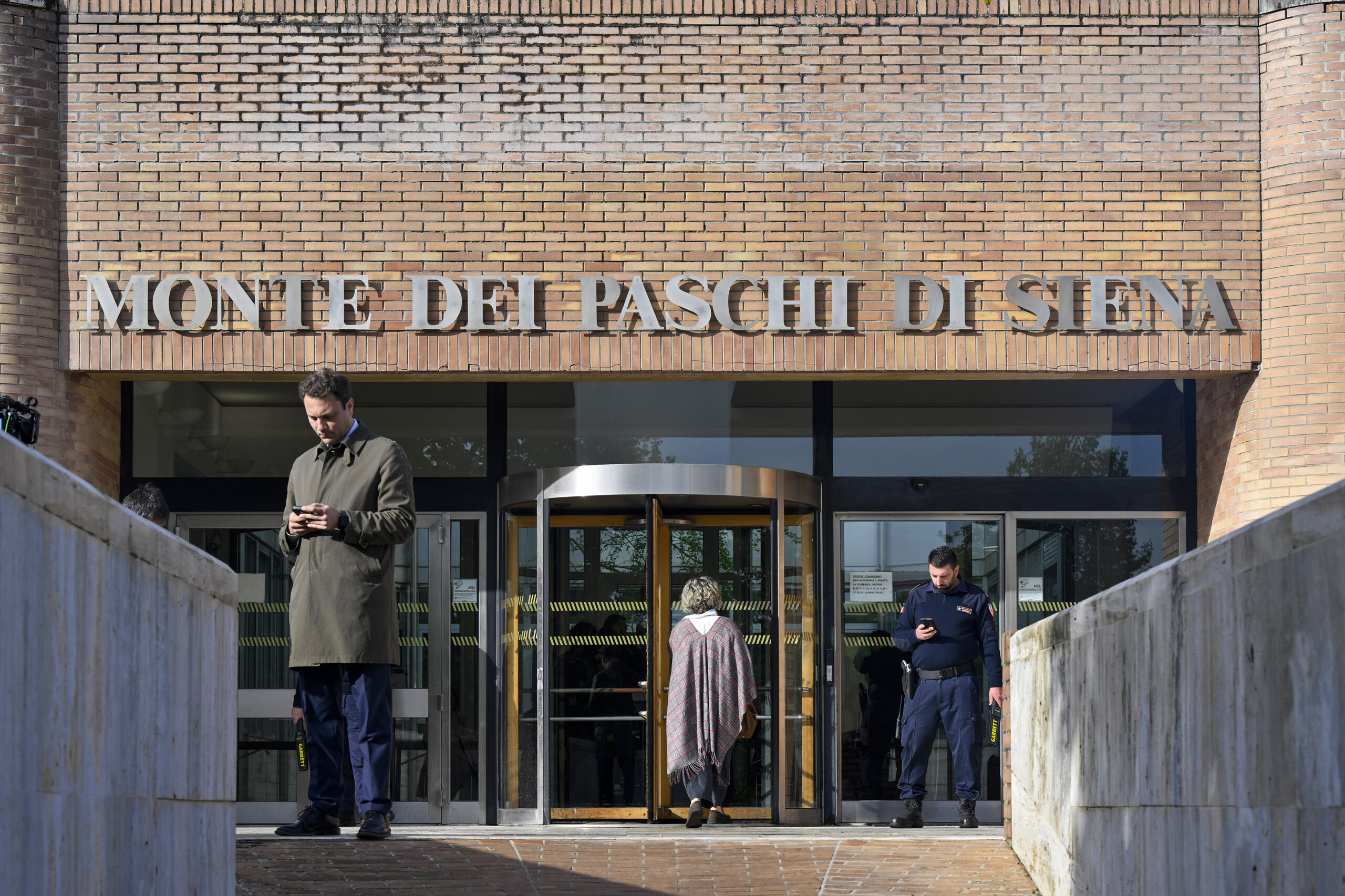 Monte dei Paschi nel mirino d’Europa: da Orcel a Santander, tutti guardano a Siena