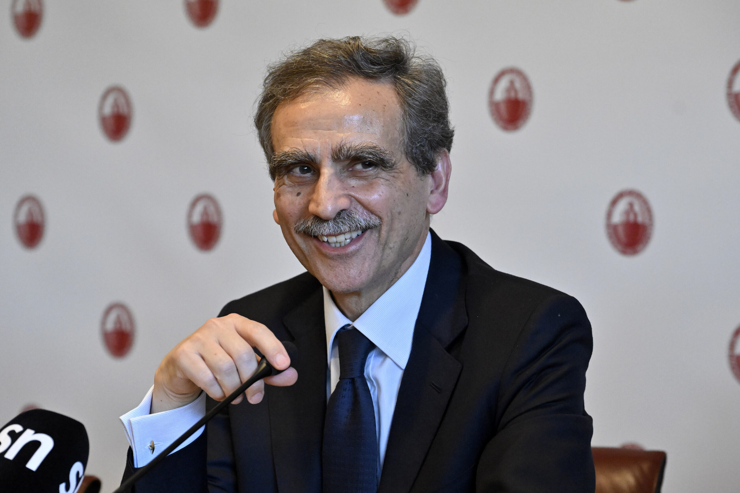 Lovaglio torna alla guida di Monte dei Paschi: l’assemblea ribalta tutto