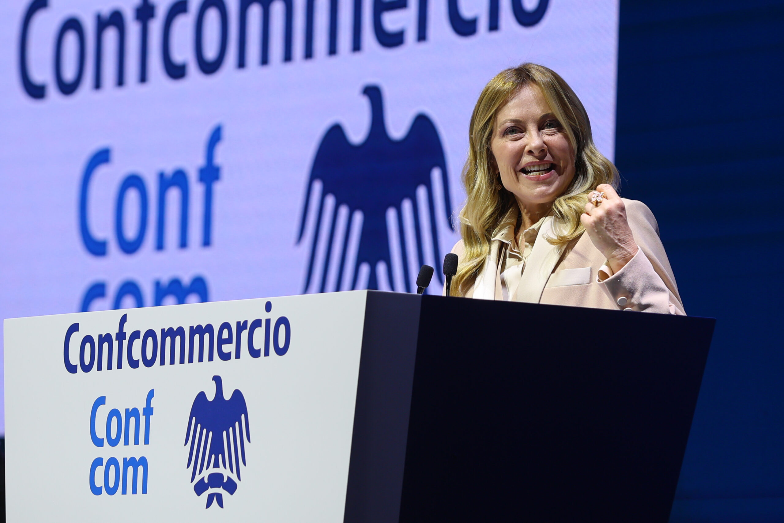 Assemblea Confcommercio, Meloni: “Emergenza giovani generazioni e necessità di ribaltare il calo demografico”