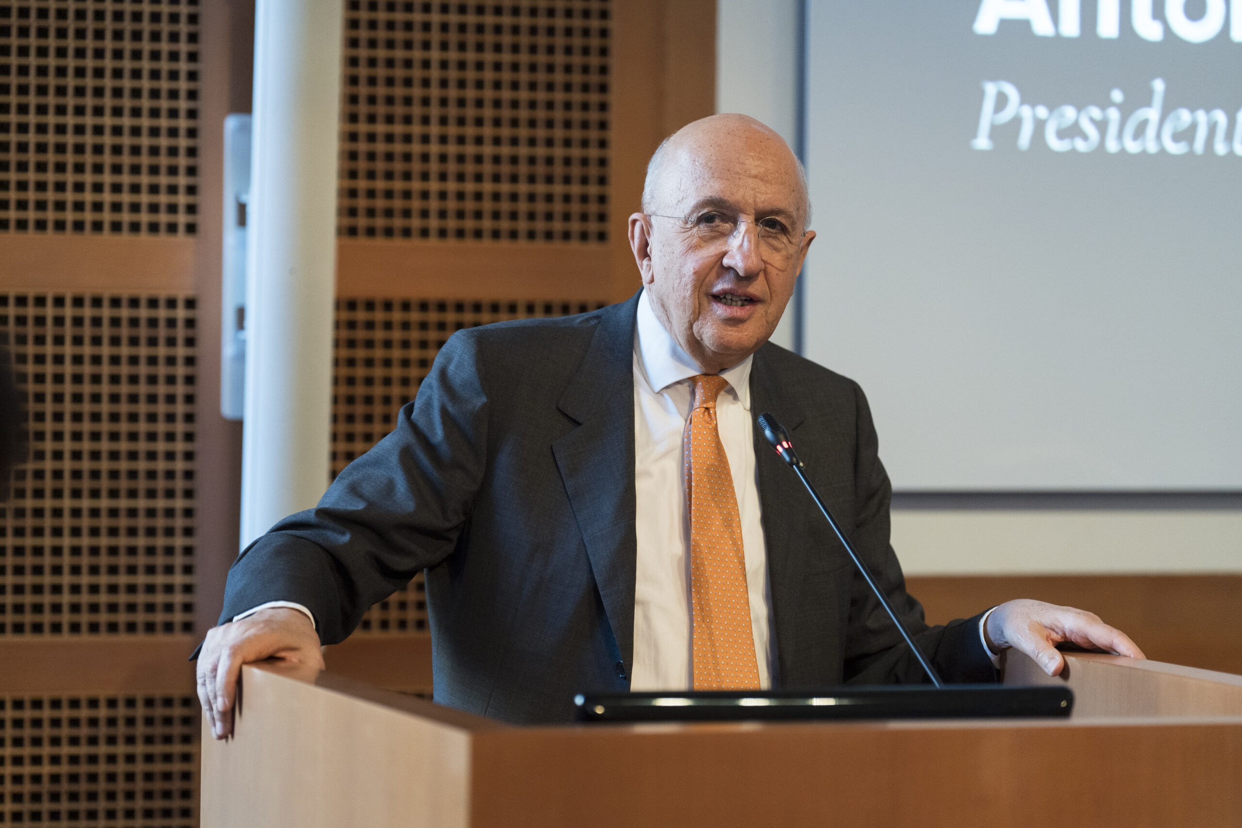 IA, Patuelli (ABI): “Nuova emergenza economica per rincari energia”