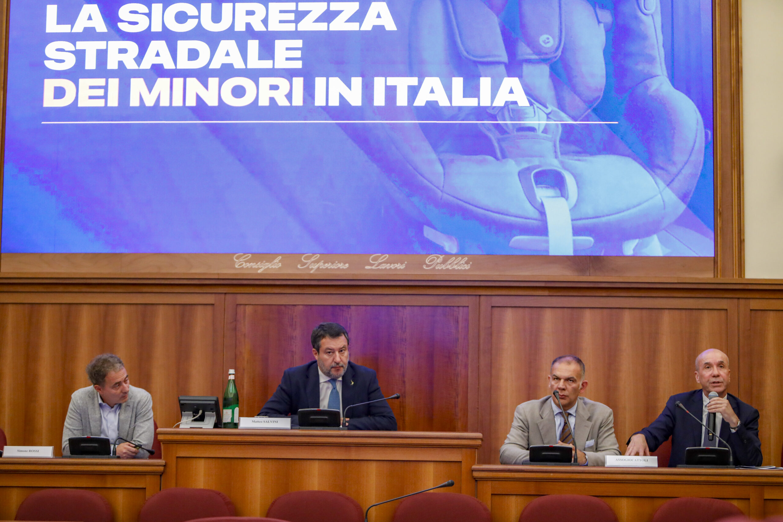 Sicurezza stradale, Salvini presenta nuovo spot del MIT “Il posto vuoto”