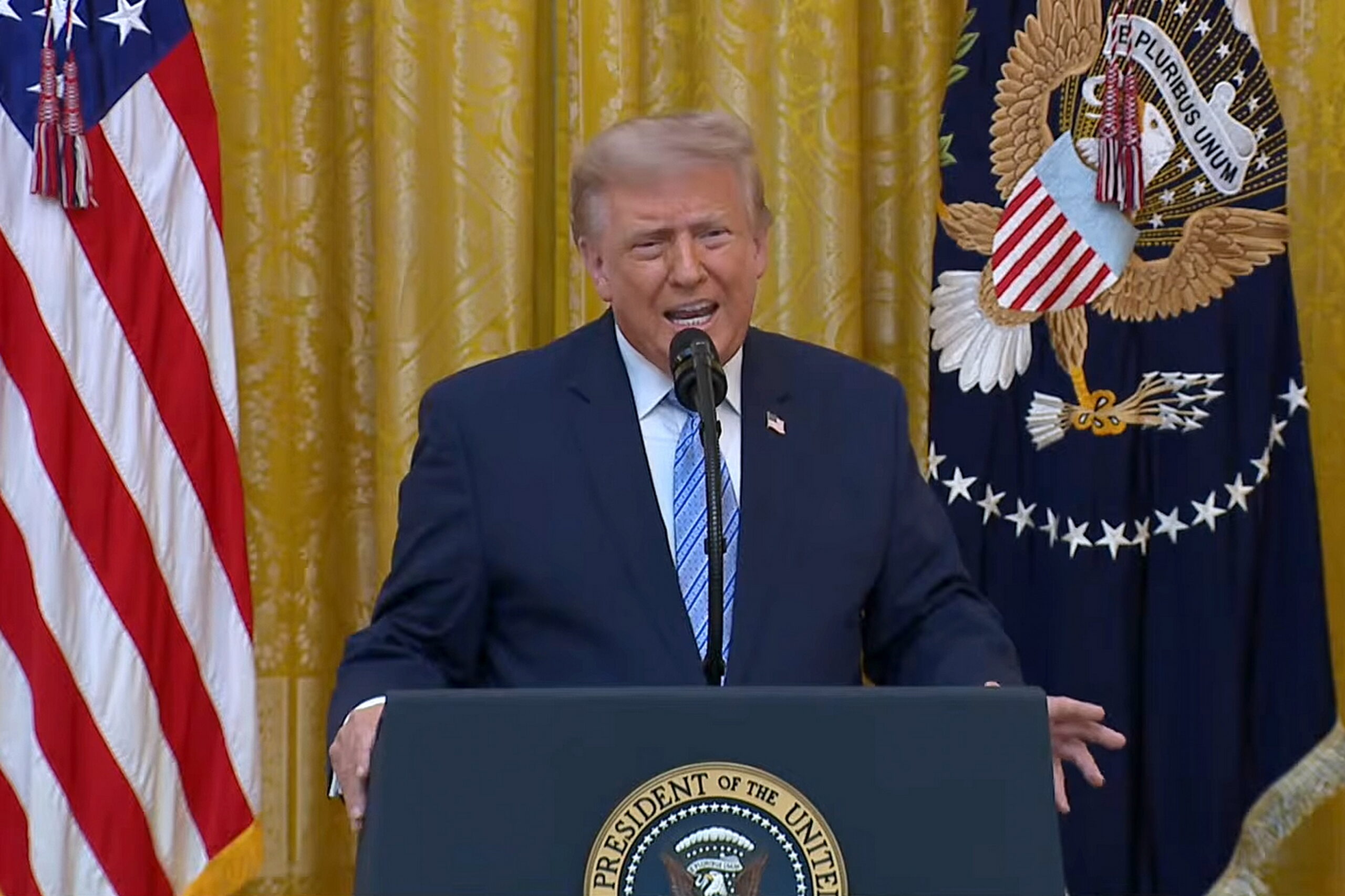 FT: “Trump pronto a imporre nuovi dazi su una decina di paesi”