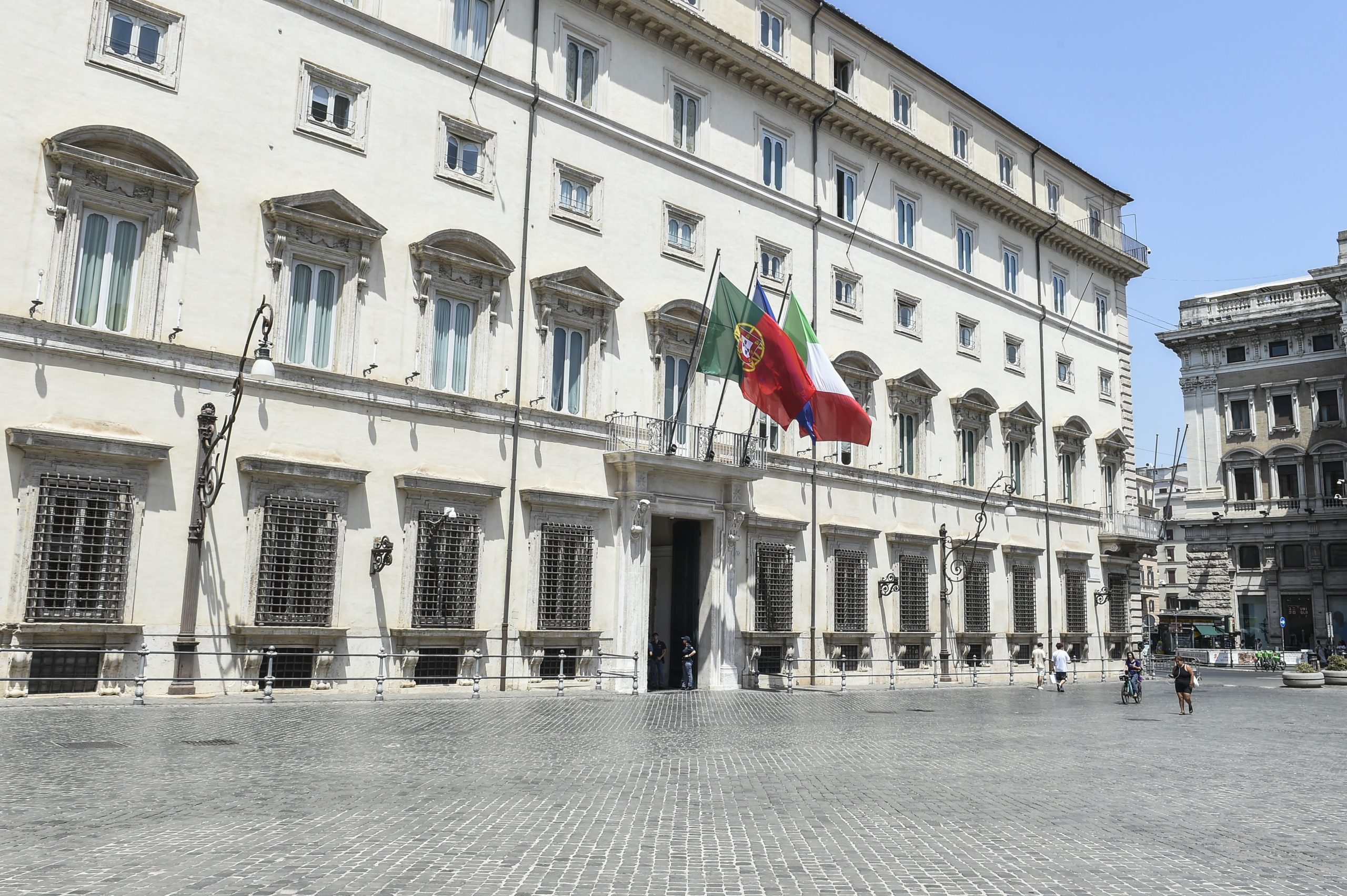 Carburanti, Governo al lavoro sul caro prezzi. Al vaglio anche ipotesi accise mobili