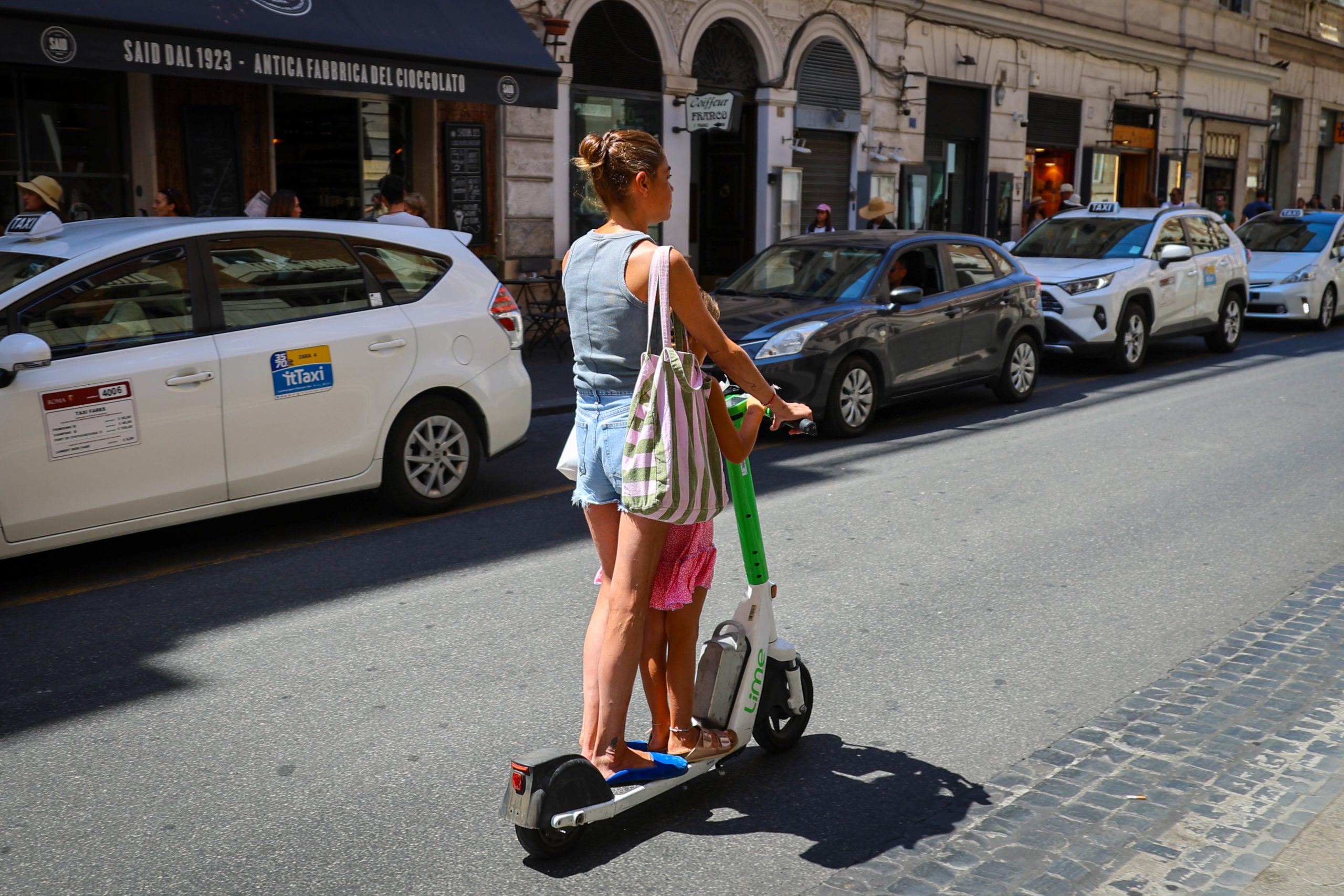 Roma, mobilità dolce: l’Antitrust sanziona le società di monopattini e bike sharing