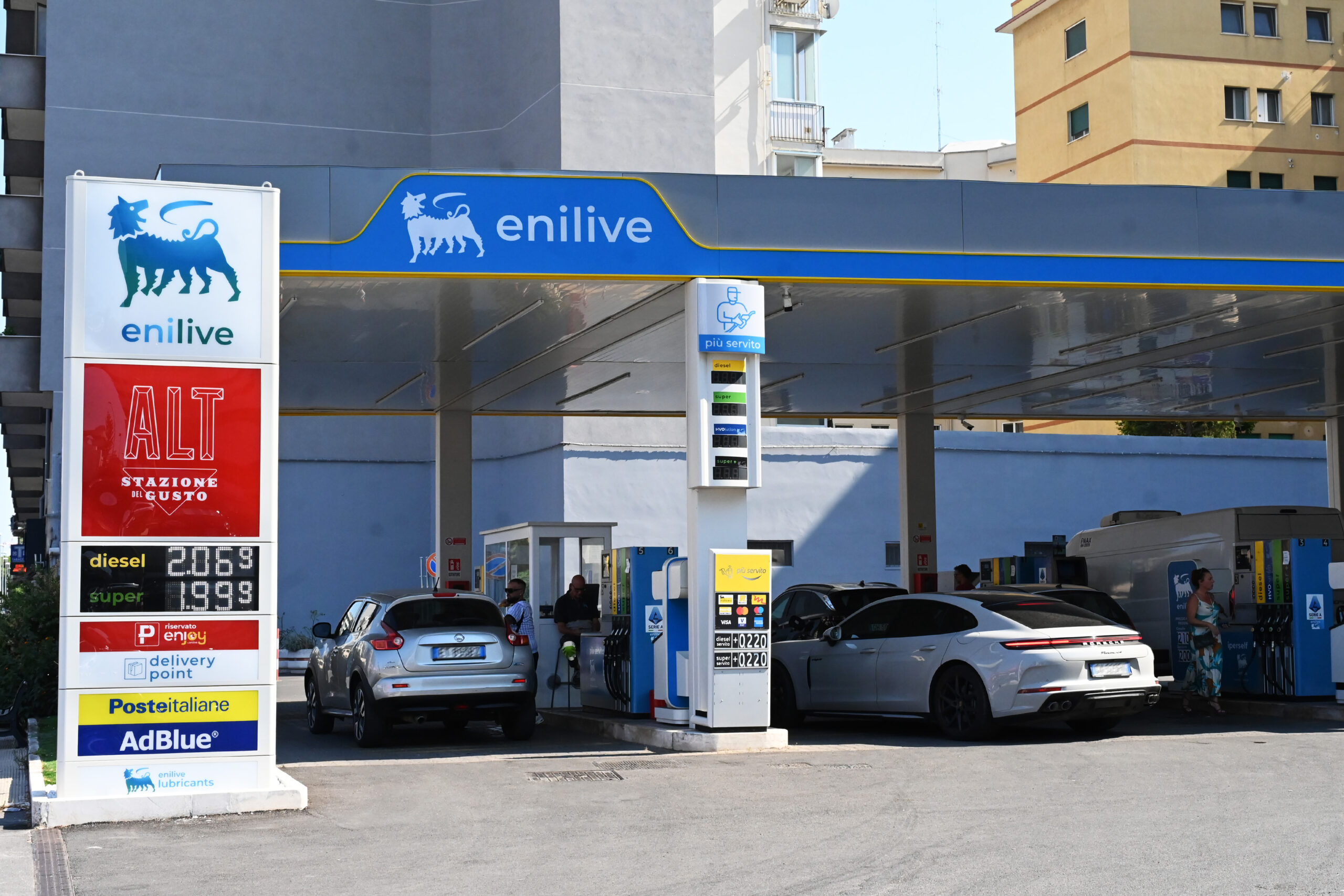 Caro carburanti, prorogato fino al 26 agosto lo sconto sulle accise