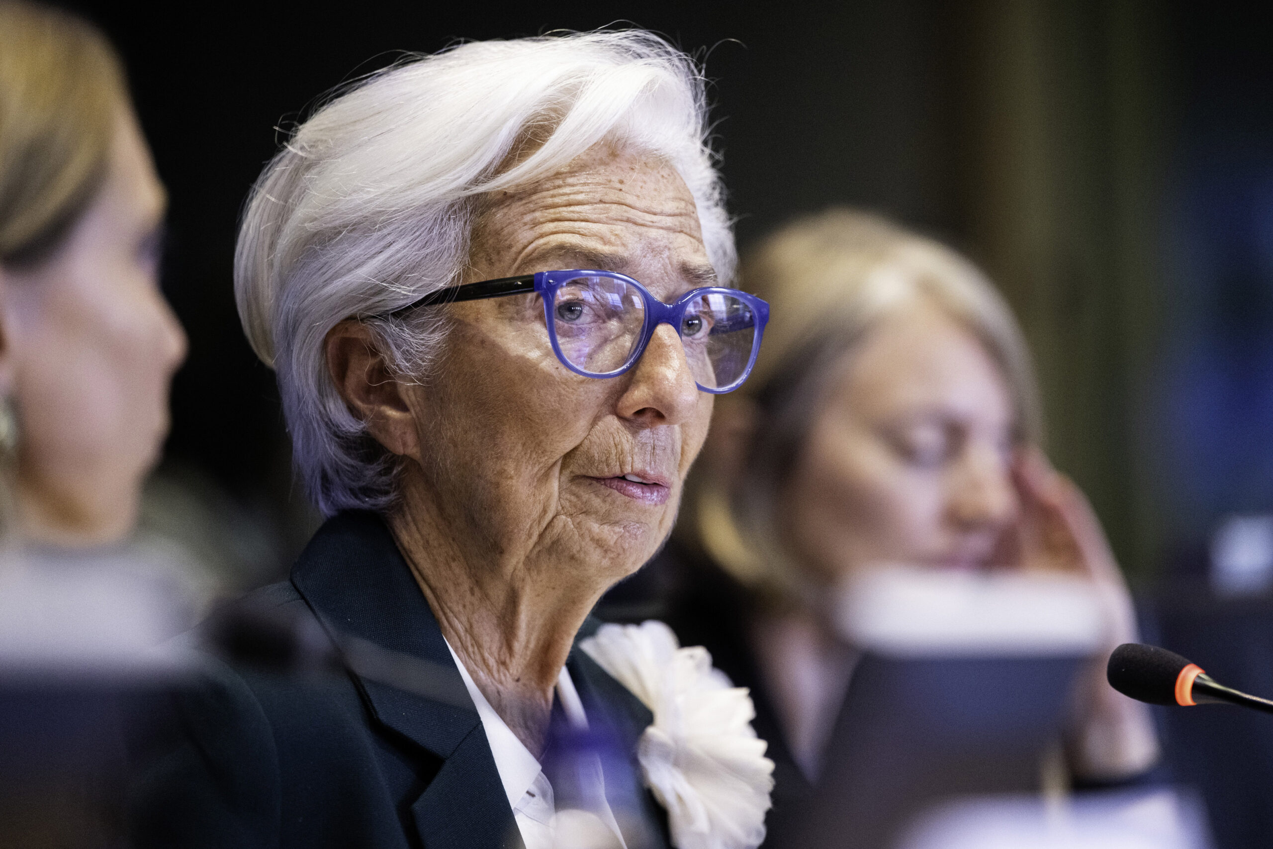 BCE, Lagarde lancia l’allarme sulla crescita e mette in guardia sull’AI