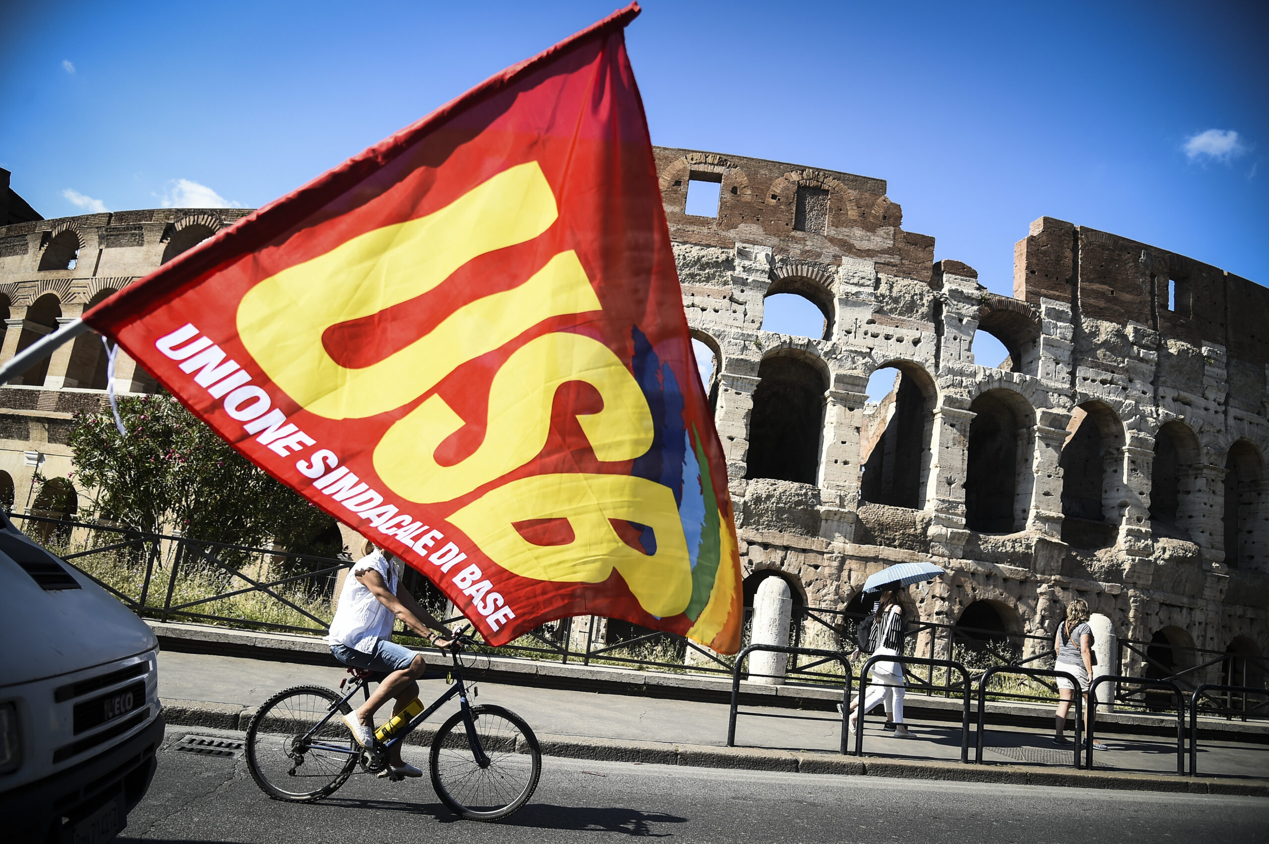 Sciopero generale venerdì 30 ottobre: Salvini precetta i trasporti, USB non si ferma