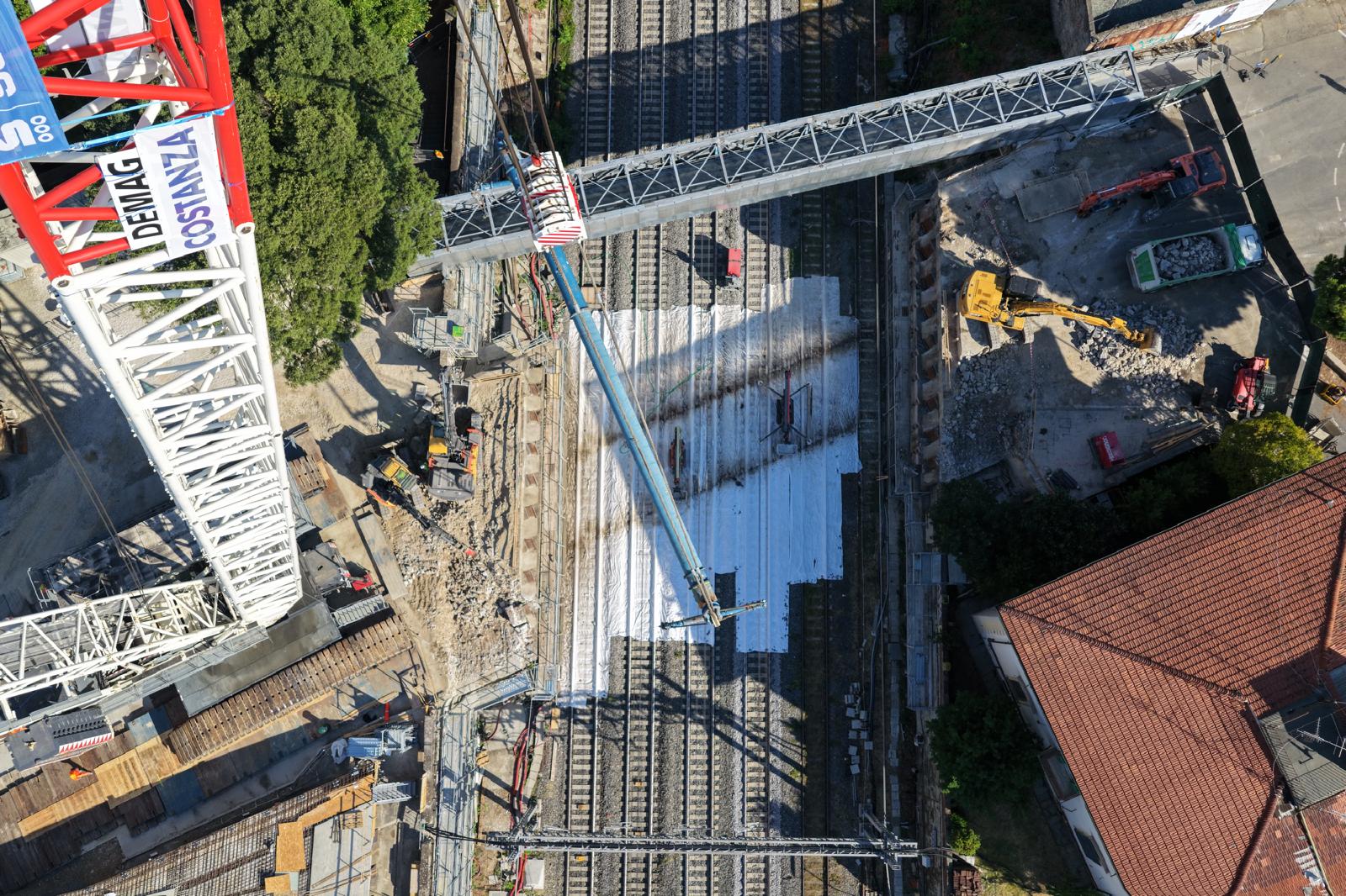 Treni, completata rimozione del vecchio impalcato di Ponte al Pino