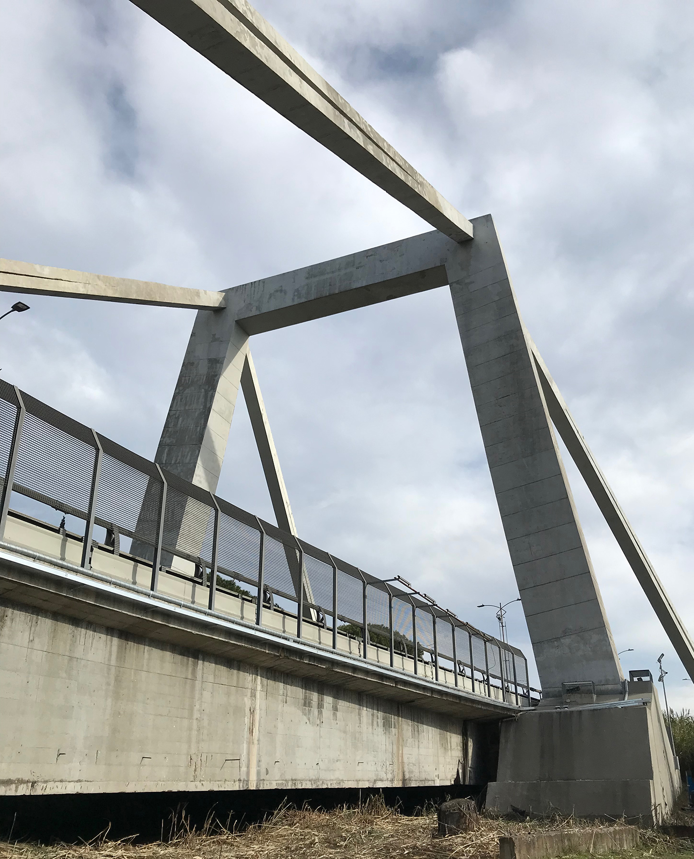 Sensori sempre accesi sul viadotto di Morandi che porta a Fiumicino