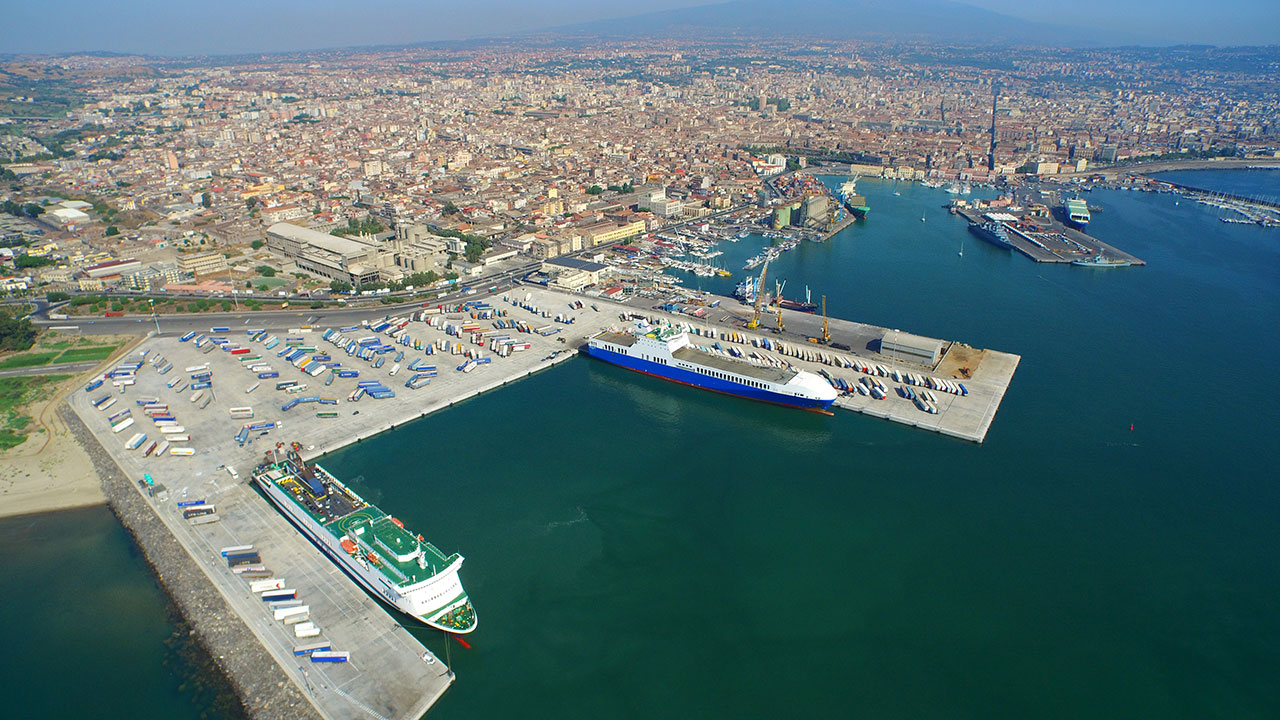 Porti, firmate quattro concessioni a Catania, canoni annui per 1,7 milioni di euro