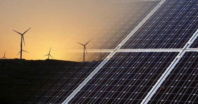 Von der Leyen: “Quasi 2 mila miliardi spesi l’anno scorso per energia pulita”