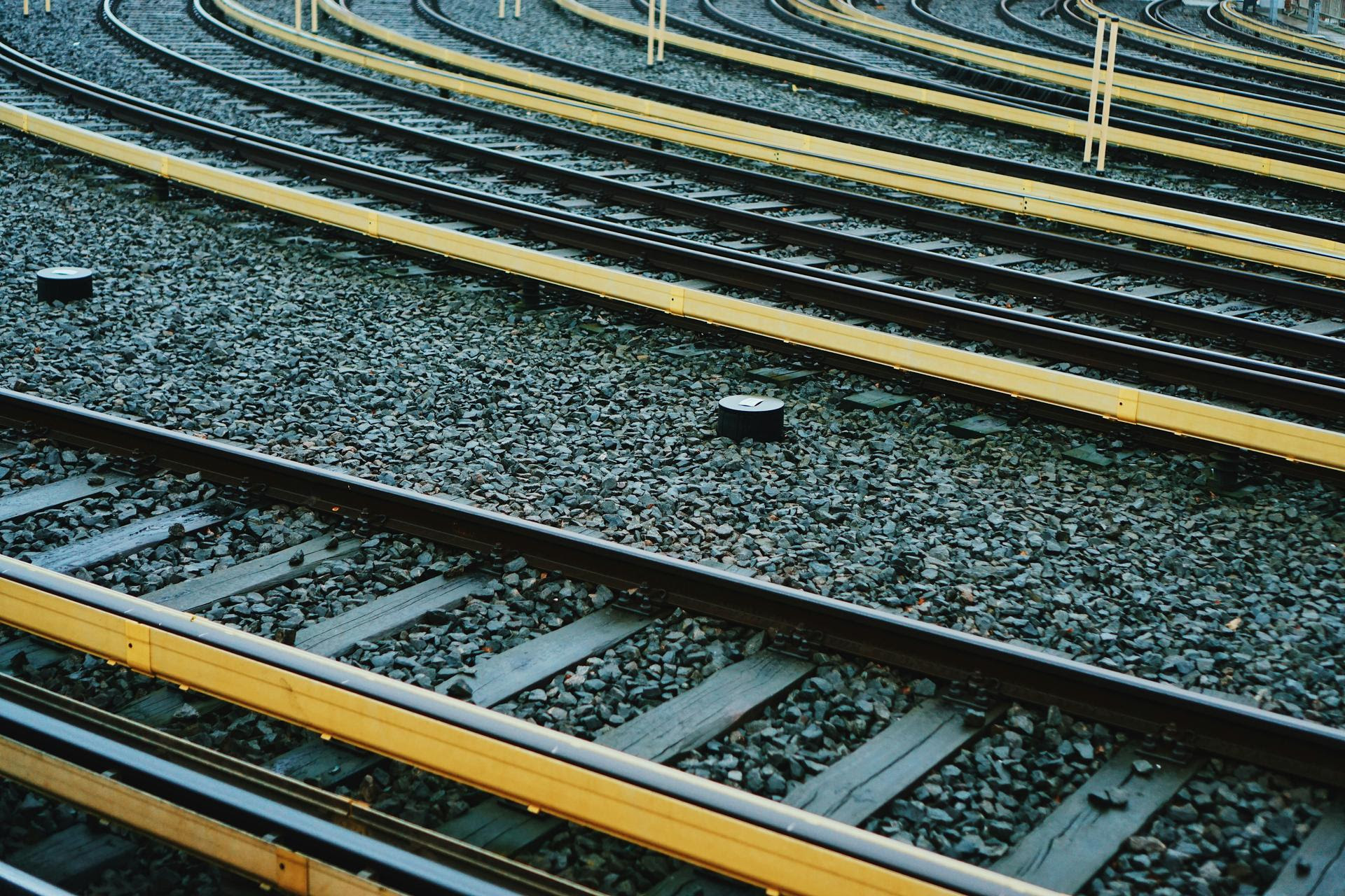 Trasporto ferroviario, studio: 7 megaprogetti ricevono più fondi Ue di 84 interventi di ammodernamento chiave