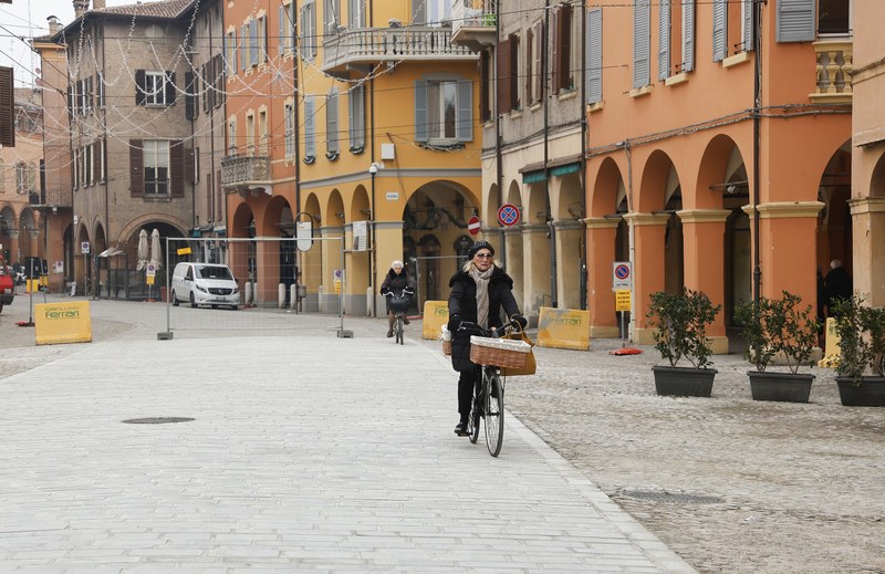 Modena: Corso Canalchiaro, lastre di selce e ciottoli fino a piazza San Francesco