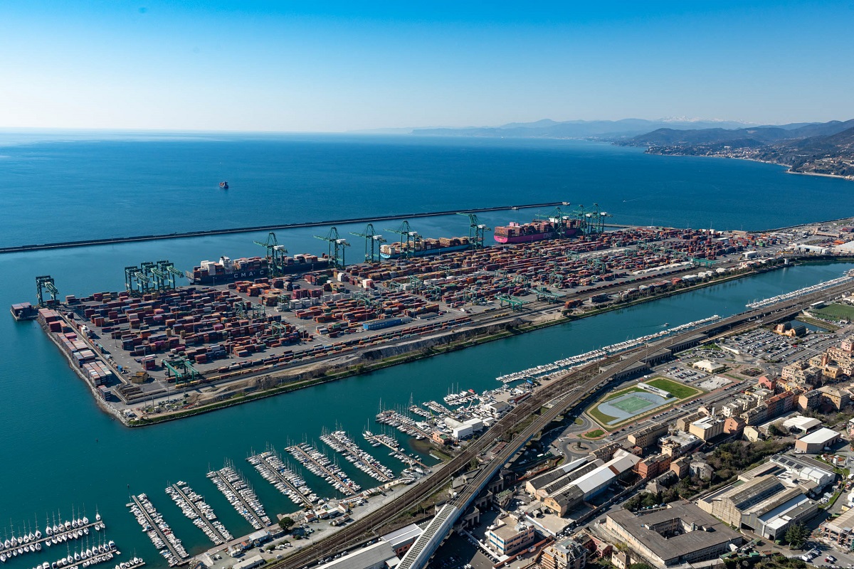 Porti: 1 miliardo di investimenti privati da Singapore a Genova, modello replicabile per la blue economy
