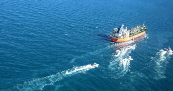 Hormuz nel caos: traffico petrolifero crollato del 90% dall’inizio del conflitto