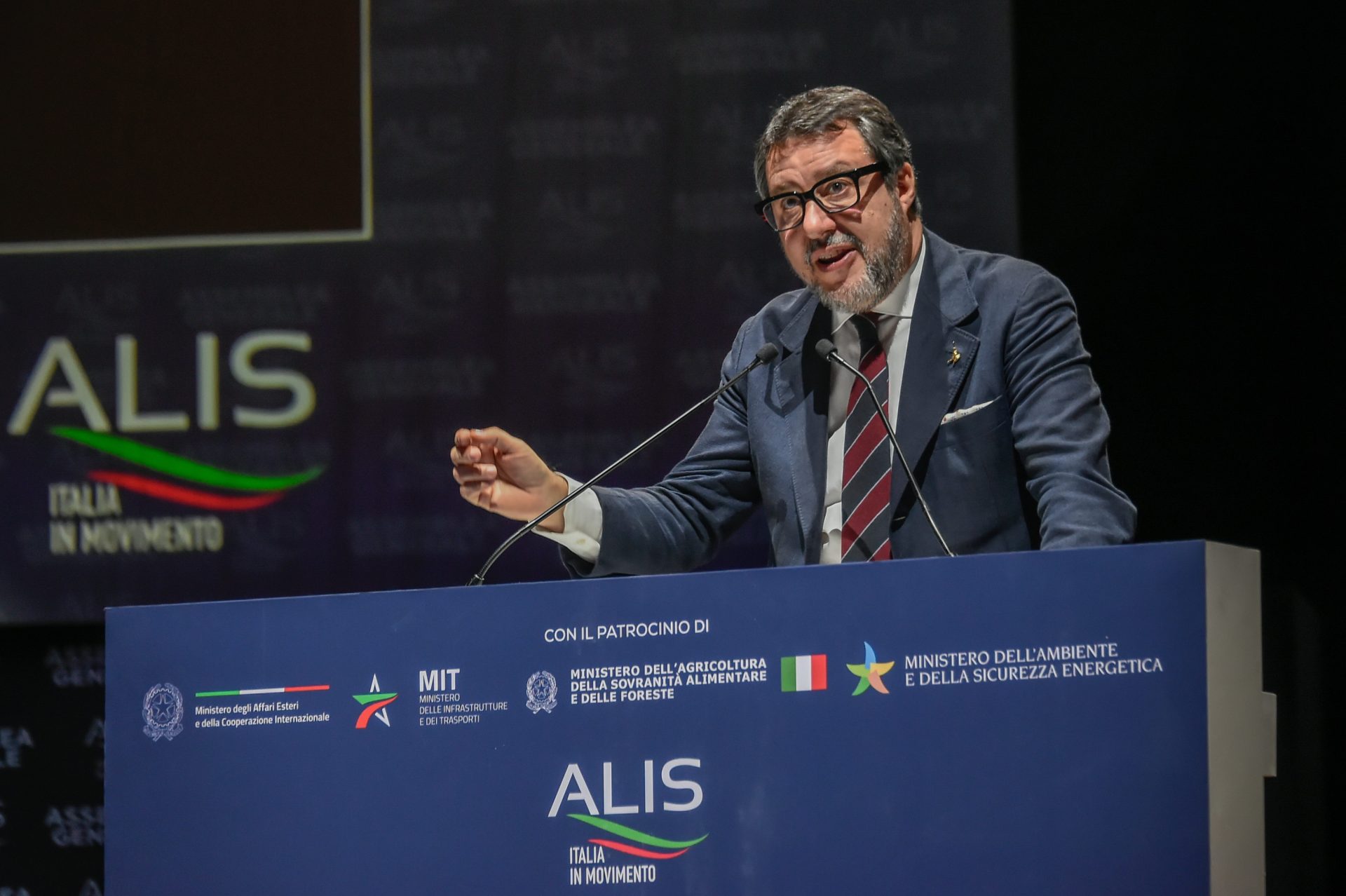 Ponte sullo Stretto, Salvini tira dritto: “Obiettivo è farlo, cantieri al via nel 2026”