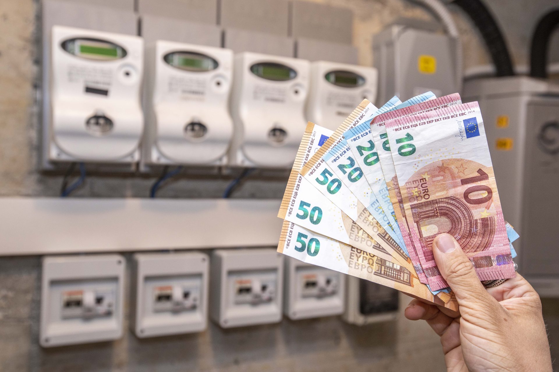 Bollette luce: in arrivo bonus da 55 euro per 4,5 mln di famiglie