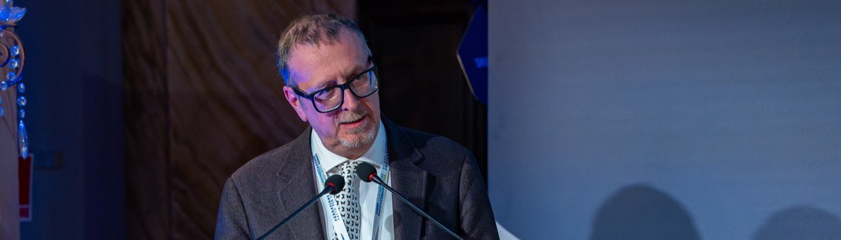 Decarbonizzazione trasporto aereo, Chiaramonti: “Aumentare capacità produttiva alternative fuels”