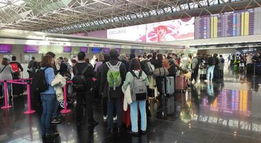 Natale, rincari record per aerei, treni e traghetti: l’allarme di Ciani sui costi dei biglietti