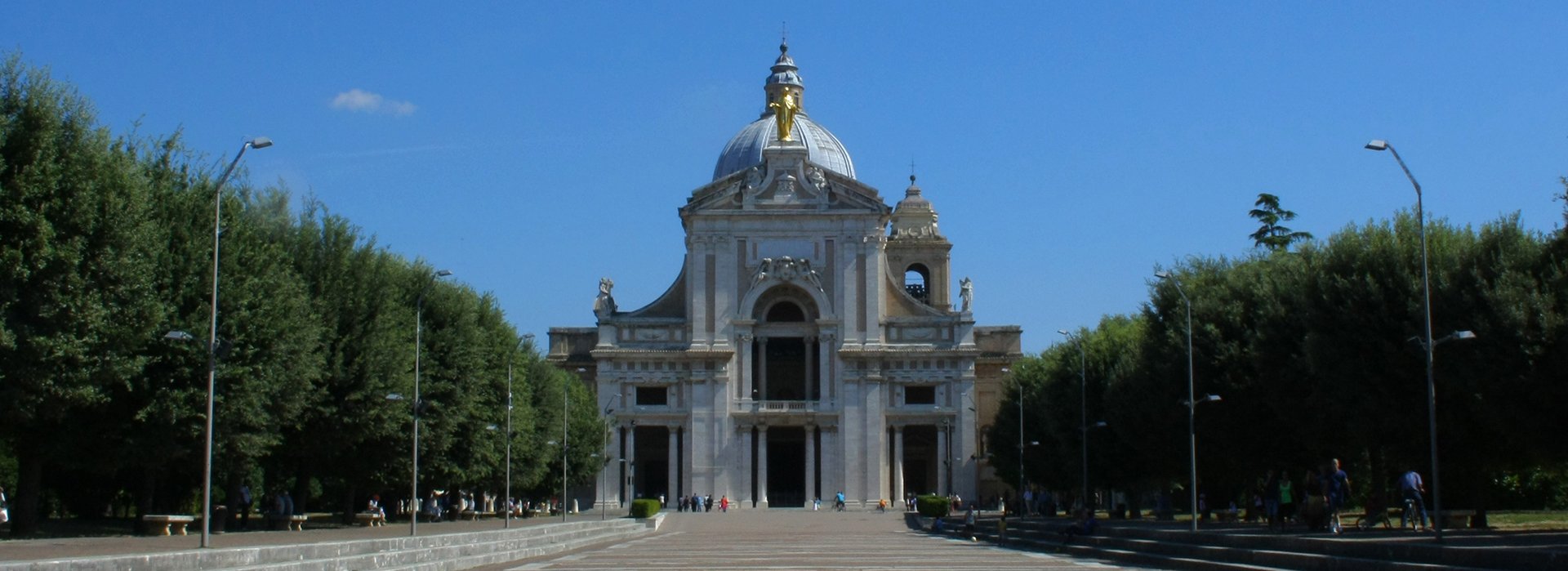 Assisi, 2,6 milioni dal Mit per riqualificare Piazza Santa Maria degli Angeli: lavori su pavimentazione, gradoni e accessibilità