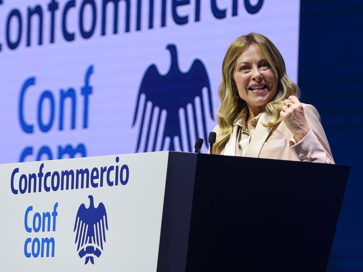 Assemblea Confcommercio, Meloni: “Emergenza giovani generazioni e necessità di ribaltare il calo demografico”