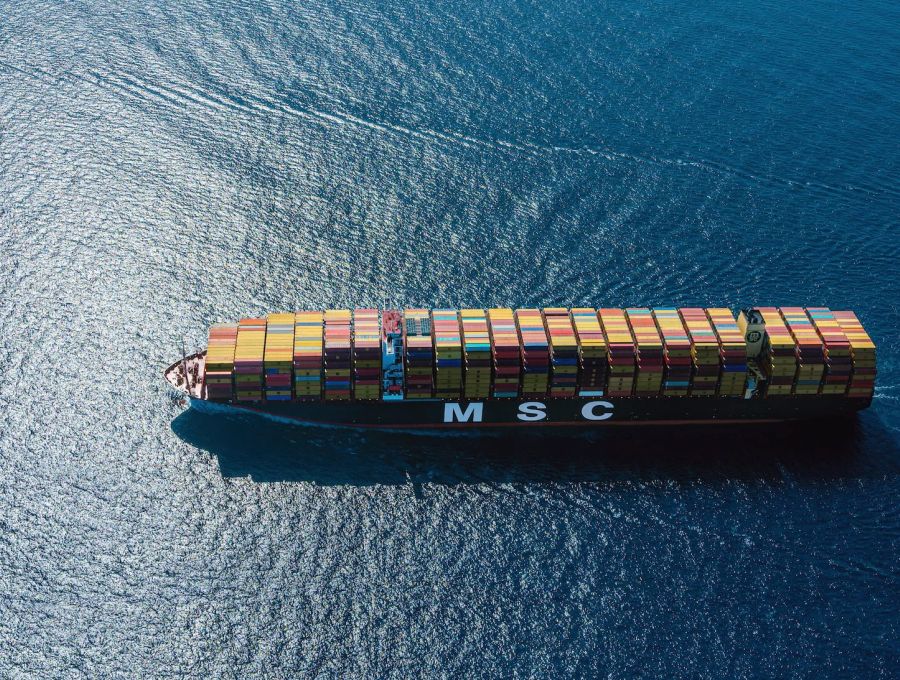 Hormuz, l’Iran sequestra navi e incassa pedaggi mentre i negoziati affondano