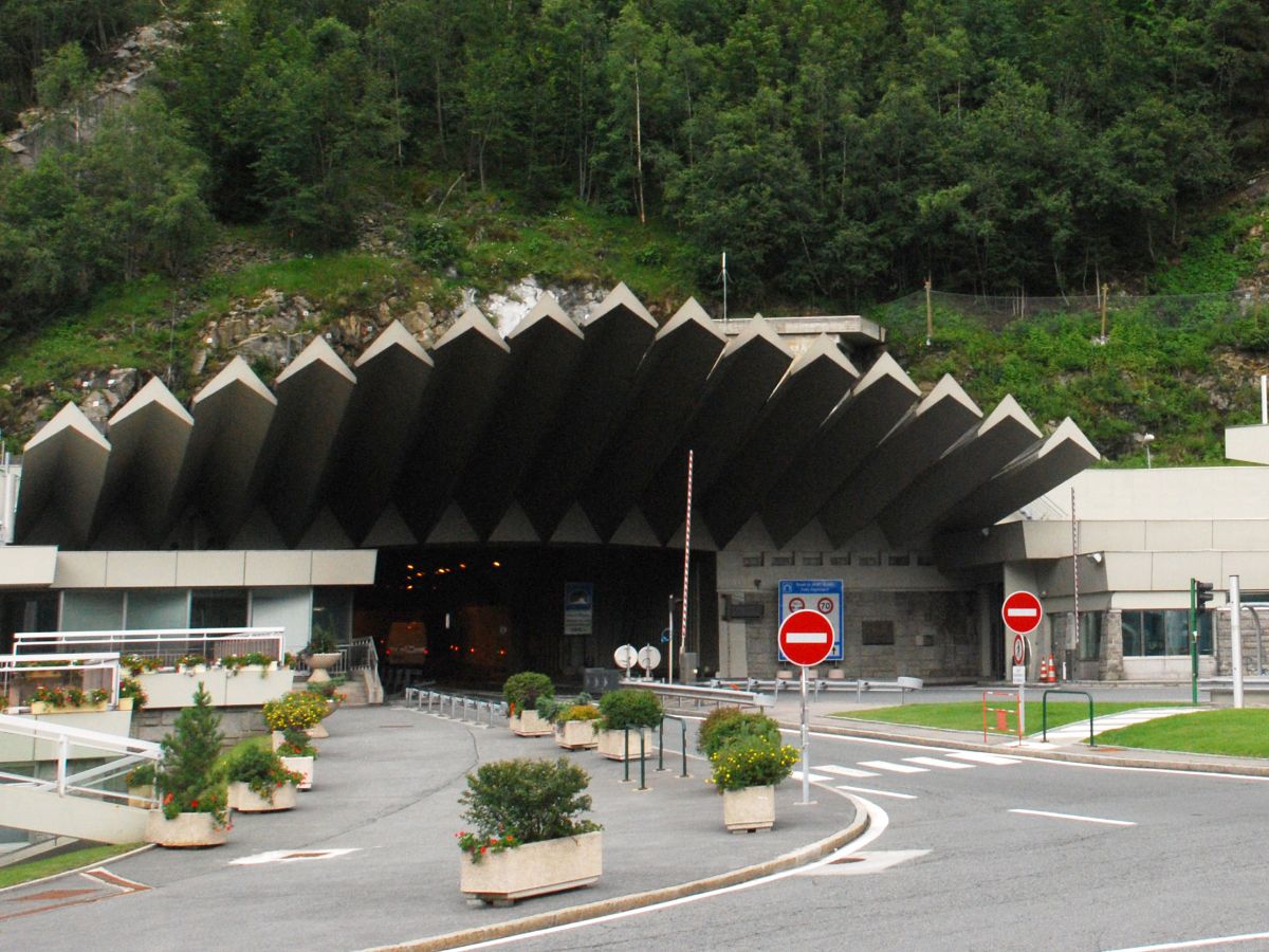 Autostrade dello Stato sul Monte Bianco, droni e intelligenza artificiale al servizio della sicurezza delle infrastrutture
