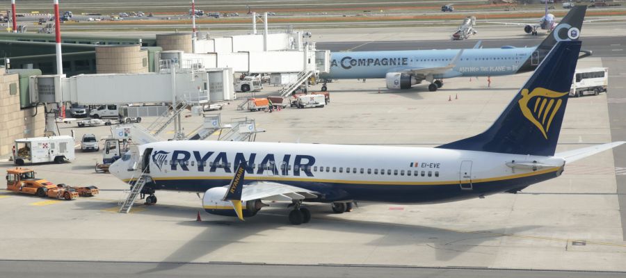 Cherosene razionato, ora sono sei gli aeroporti in difficoltà: estate a rischio