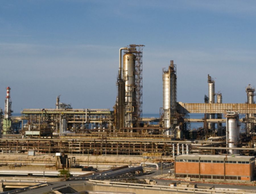 Priolo, la grande raffineria italiana che tutti vogliono comprare