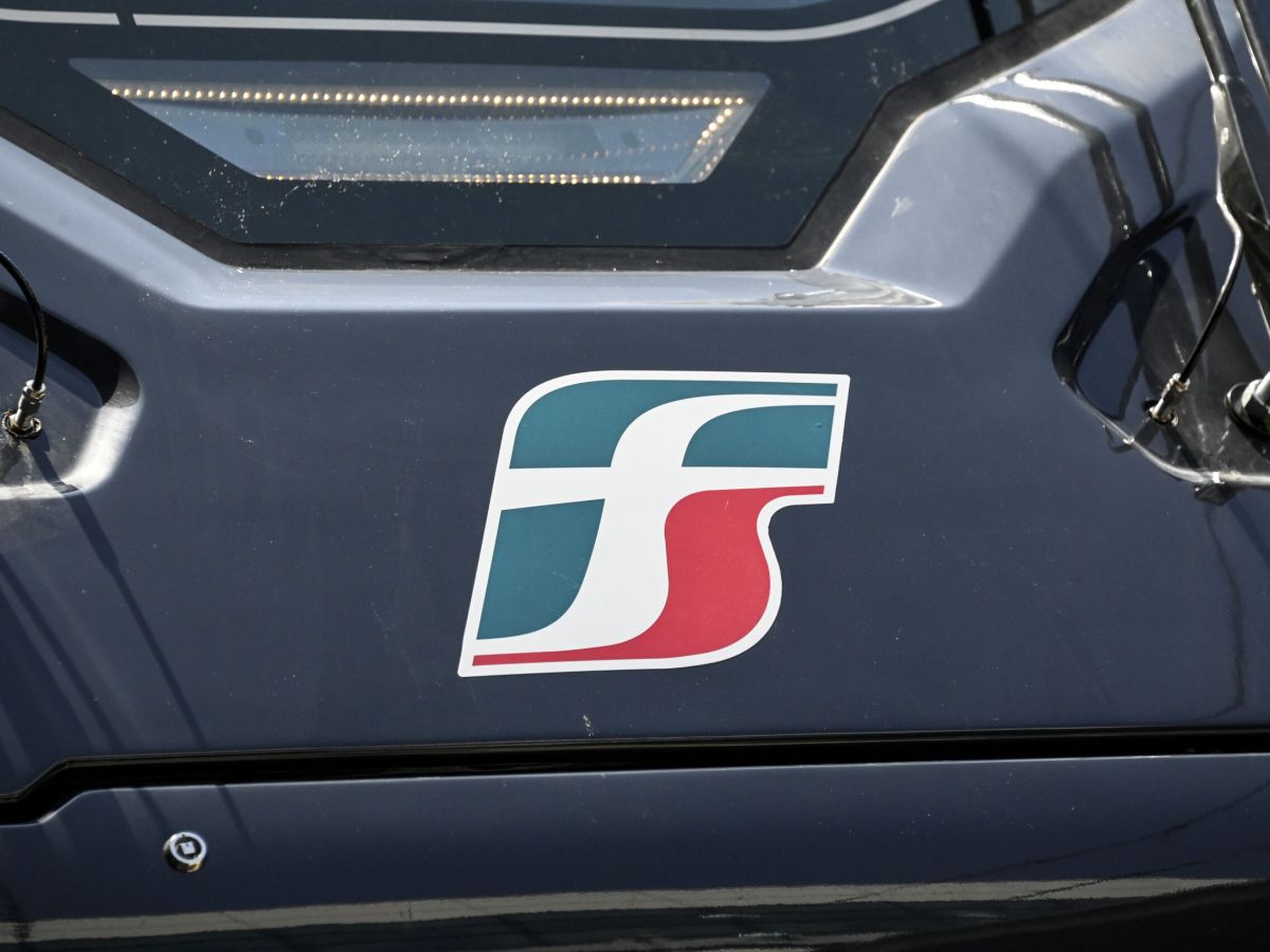 Ferrovie: treno regionale esce dai binari nel fiorentino. Evacuati i passeggeri, nessun ferito