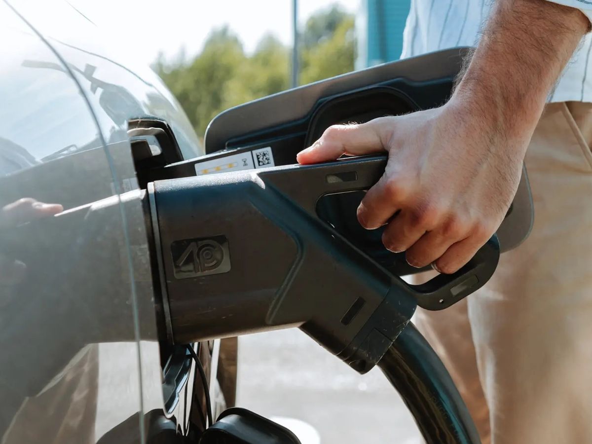 E-mobility, l’Italia accelera: superato il traguardo dei 73.000 punti di ricarica nel 2025